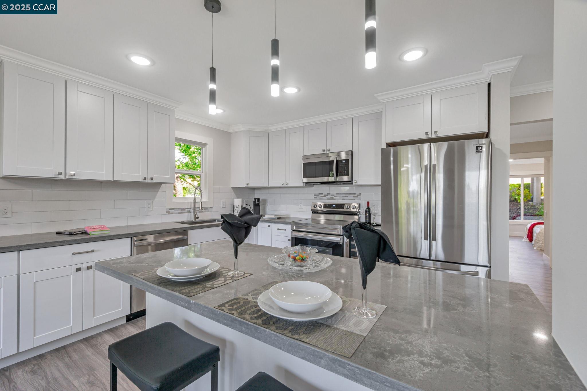Detail Gallery Image 11 of 44 For 2900 Tice Creek Dr #8,  Walnut Creek,  CA 94595 - 2 Beds | 2 Baths