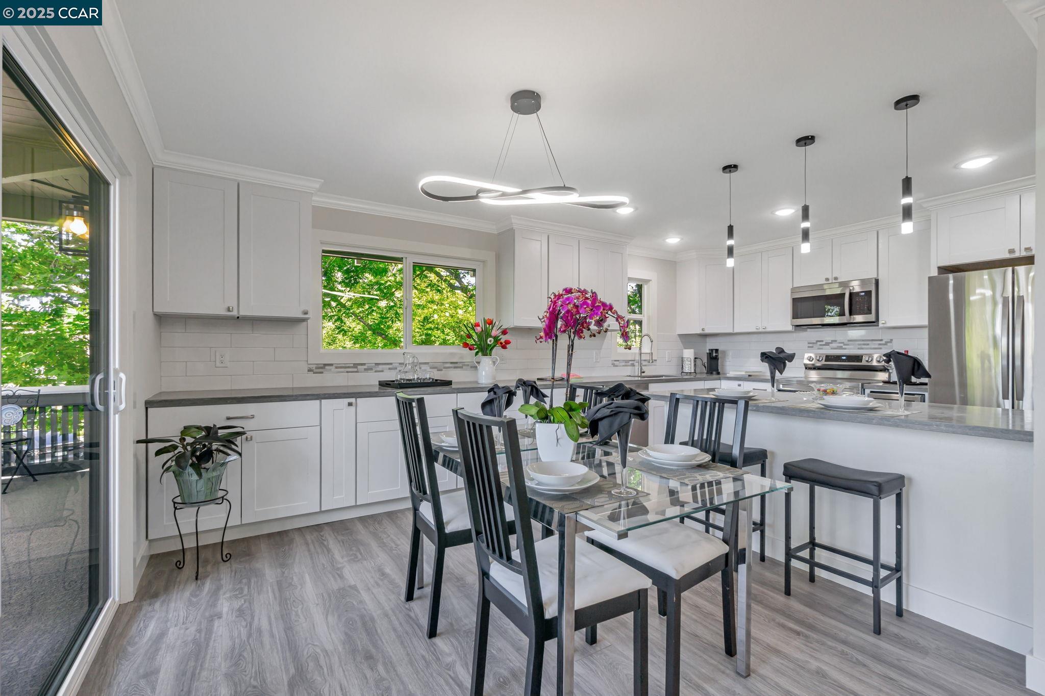Detail Gallery Image 13 of 44 For 2900 Tice Creek Dr #8,  Walnut Creek,  CA 94595 - 2 Beds | 2 Baths