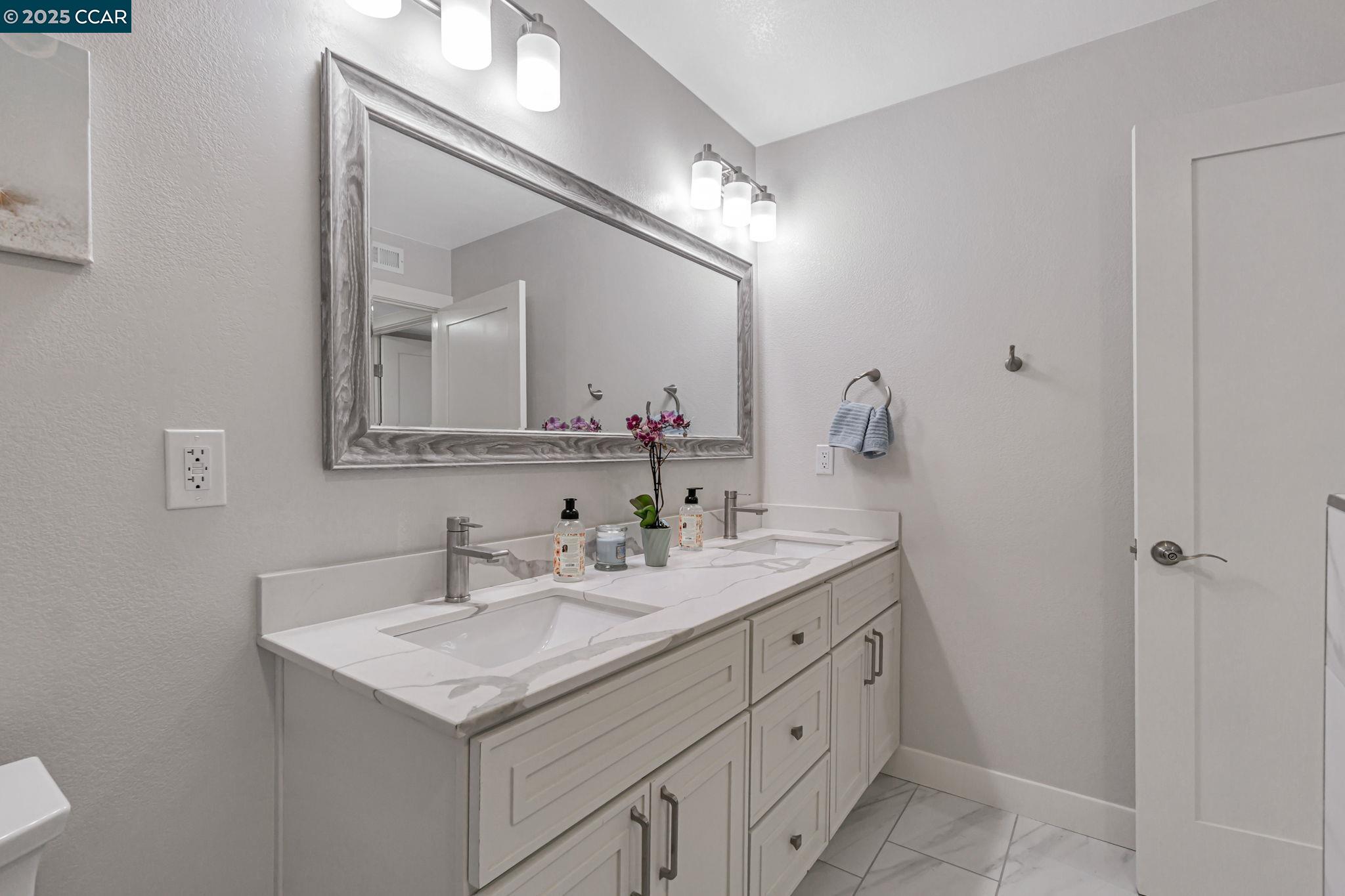 Detail Gallery Image 23 of 44 For 2900 Tice Creek Dr #8,  Walnut Creek,  CA 94595 - 2 Beds | 2 Baths