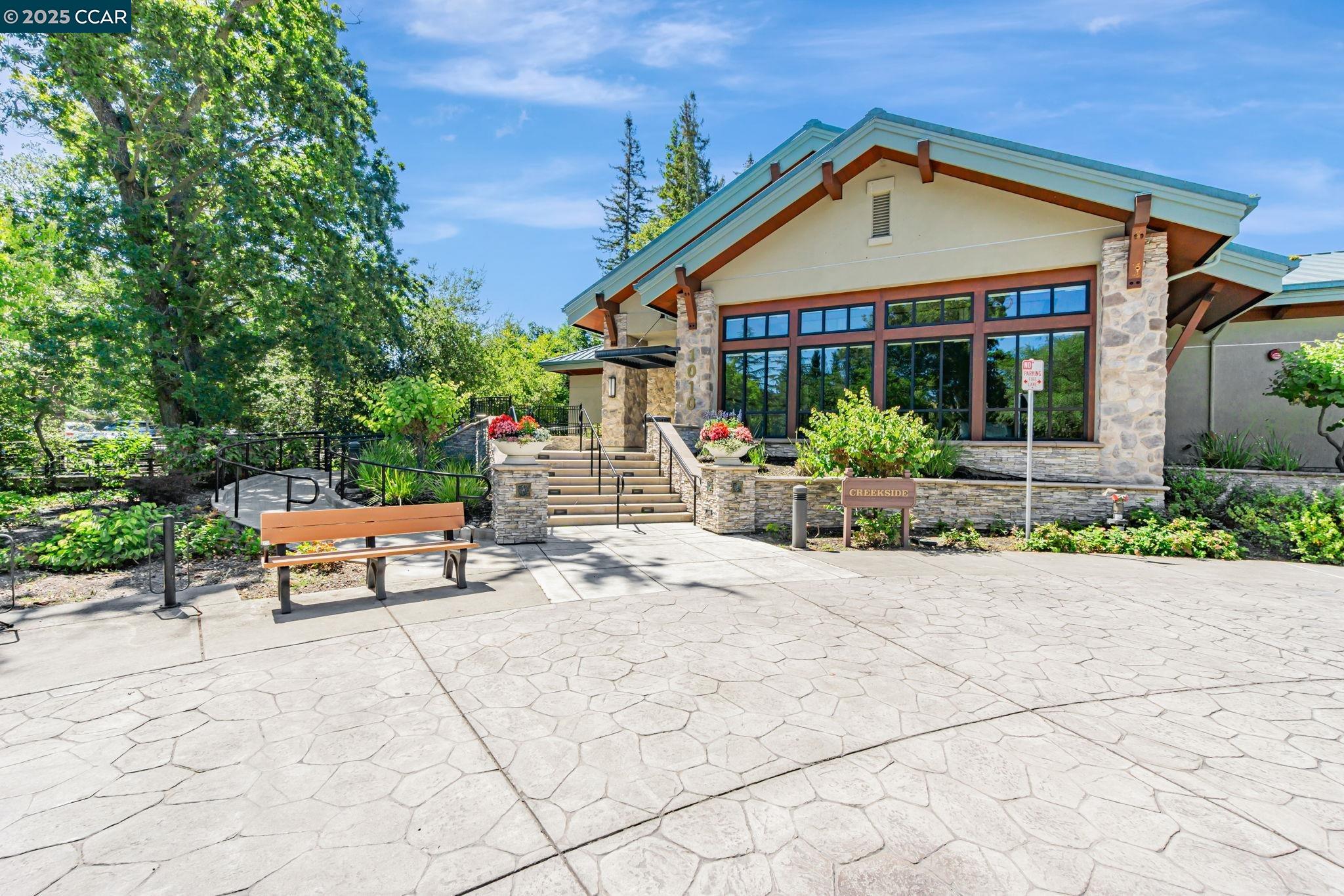 Detail Gallery Image 37 of 44 For 2900 Tice Creek Dr #8,  Walnut Creek,  CA 94595 - 2 Beds | 2 Baths