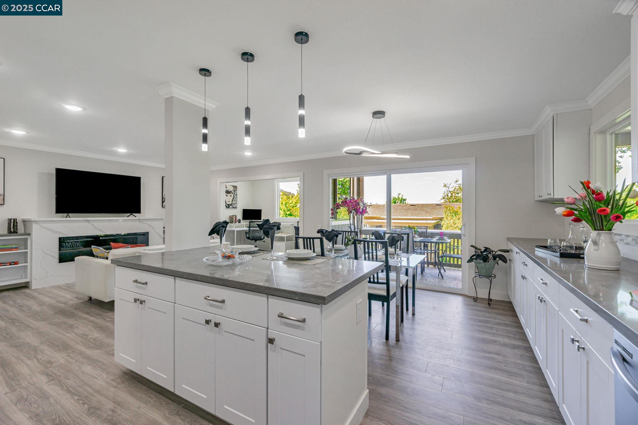 Detail Gallery Image 9 of 44 For 2900 Tice Creek Dr #8,  Walnut Creek,  CA 94595 - 2 Beds | 2 Baths