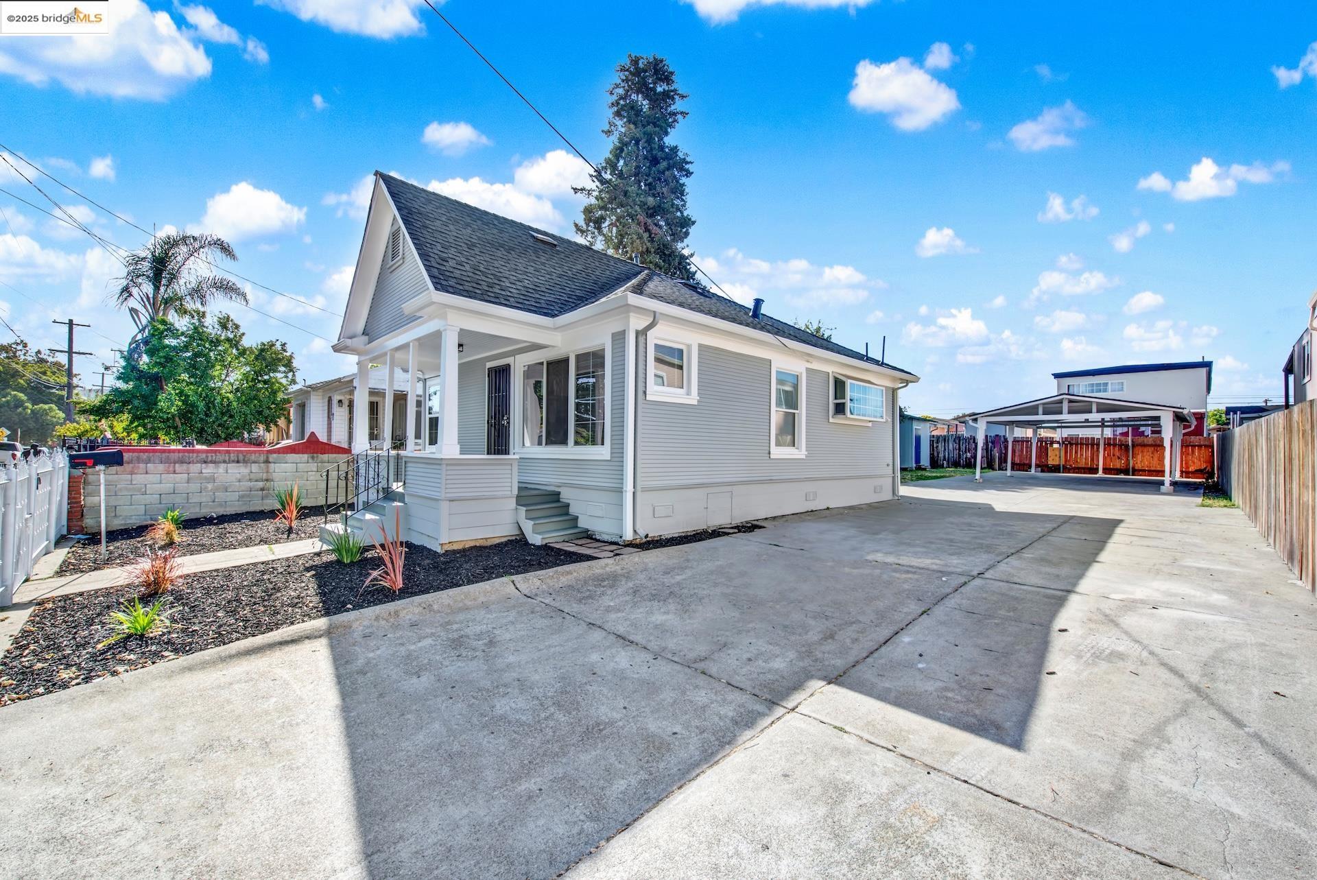 Detail Gallery Image 2 of 43 For 1618 100th Ave, Oakland,  CA 94603 - 2 Beds | 1 Baths