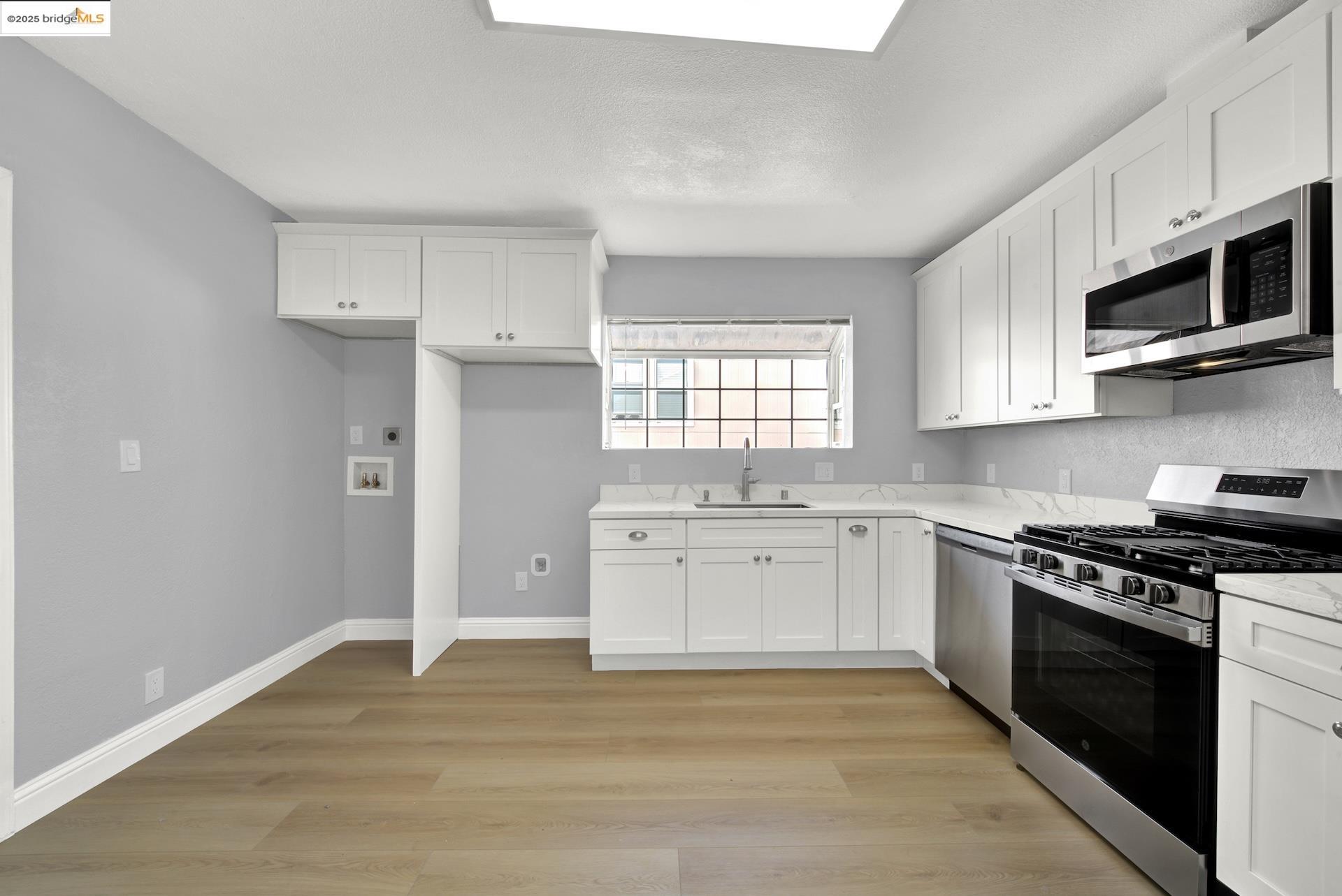 Detail Gallery Image 11 of 43 For 1618 100th Ave, Oakland,  CA 94603 - 2 Beds | 1 Baths