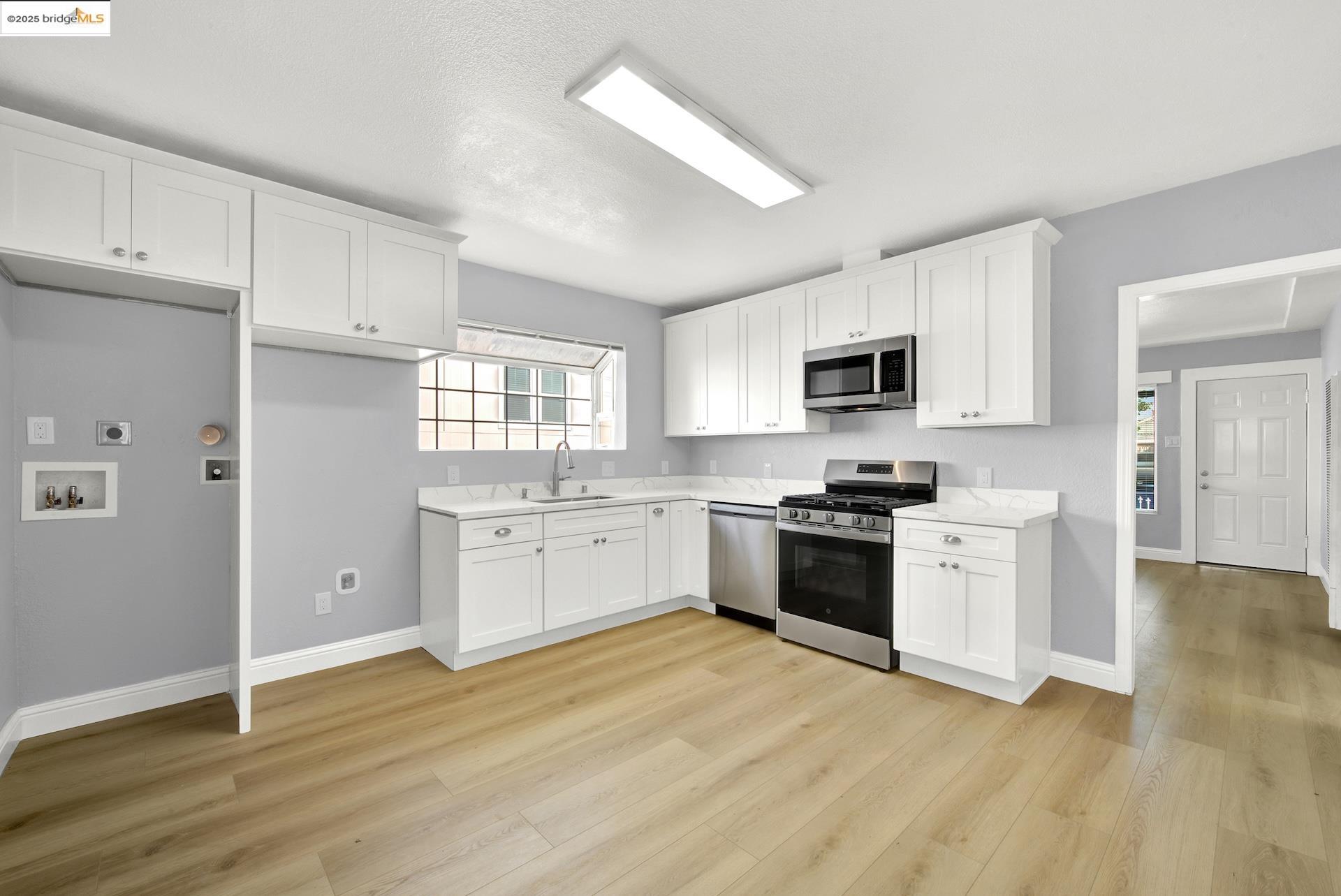 Detail Gallery Image 12 of 43 For 1618 100th Ave, Oakland,  CA 94603 - 2 Beds | 1 Baths