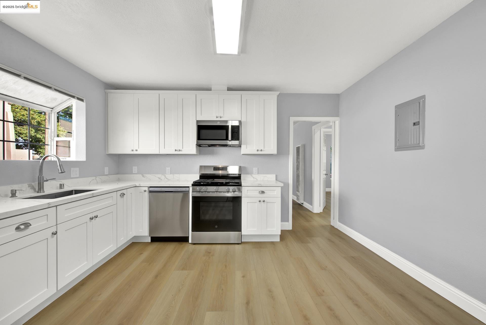 Detail Gallery Image 14 of 43 For 1618 100th Ave, Oakland,  CA 94603 - 2 Beds | 1 Baths