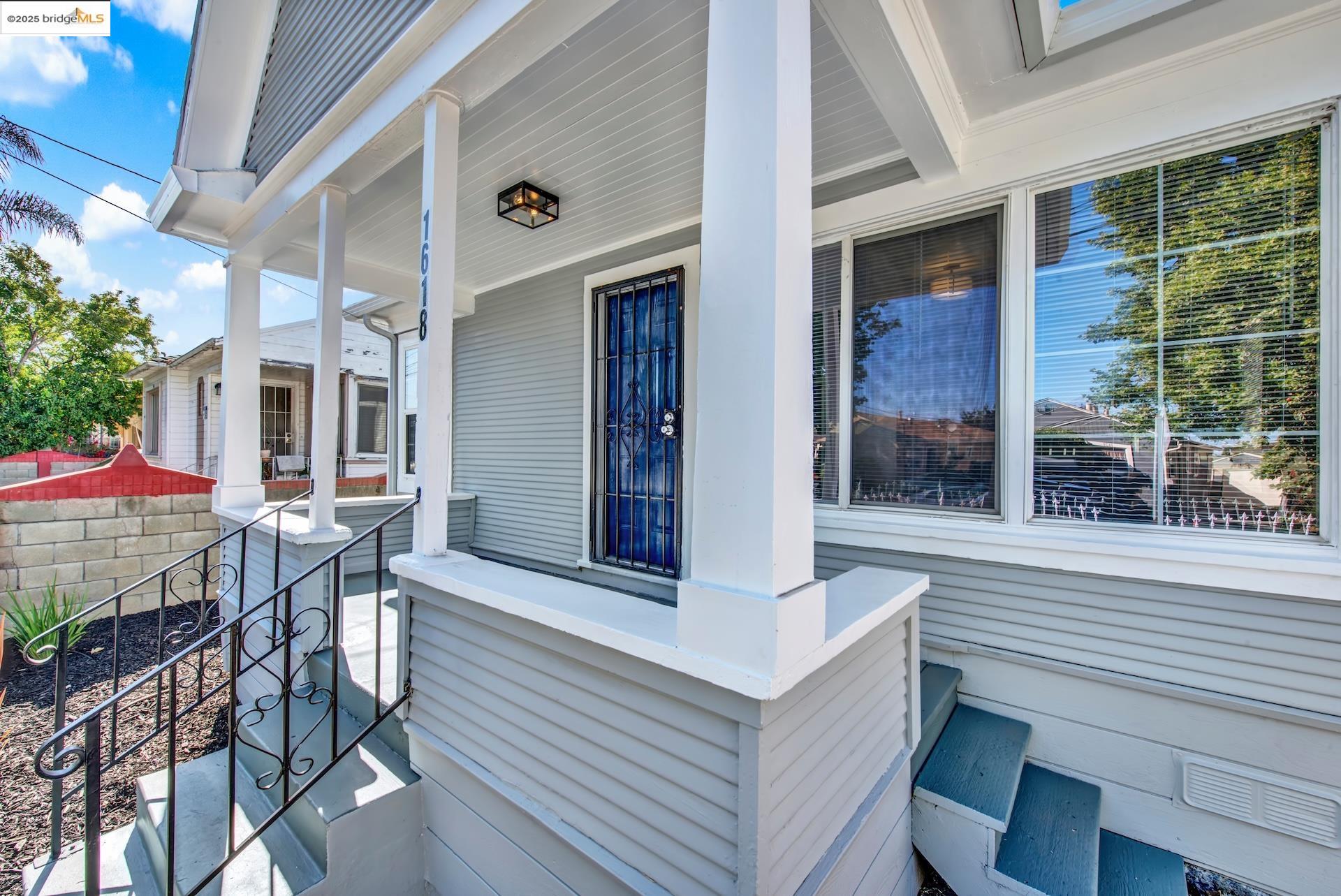 Detail Gallery Image 3 of 43 For 1618 100th Ave, Oakland,  CA 94603 - 2 Beds | 1 Baths