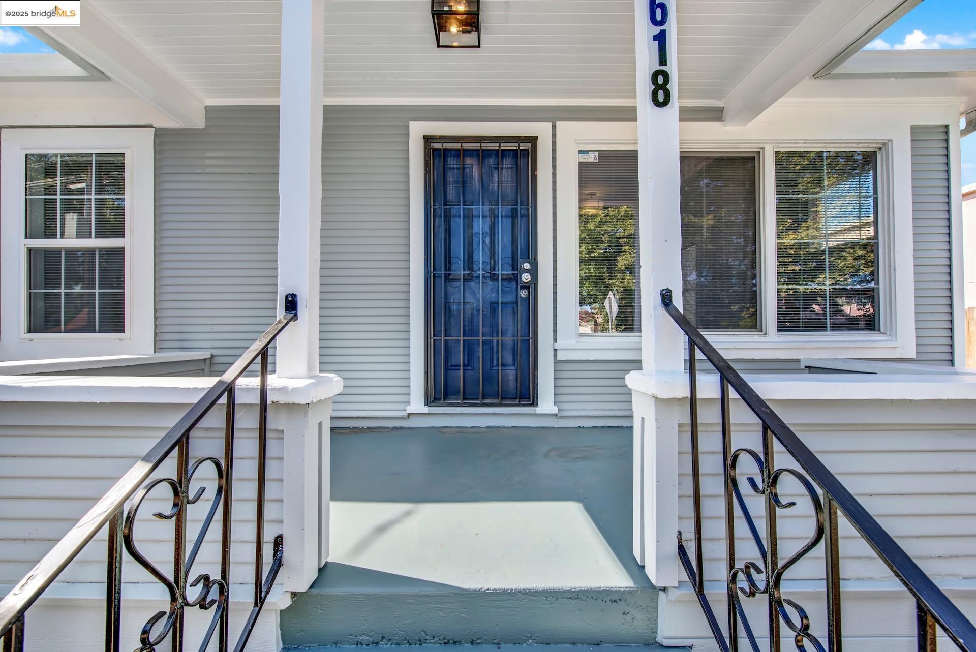 Detail Gallery Image 4 of 43 For 1618 100th Ave, Oakland,  CA 94603 - 2 Beds | 1 Baths
