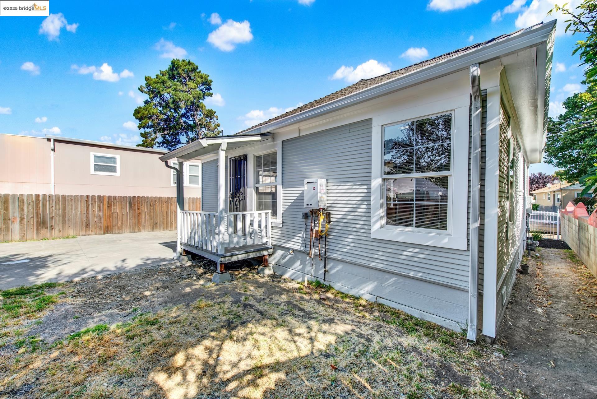Detail Gallery Image 37 of 43 For 1618 100th Ave, Oakland,  CA 94603 - 2 Beds | 1 Baths