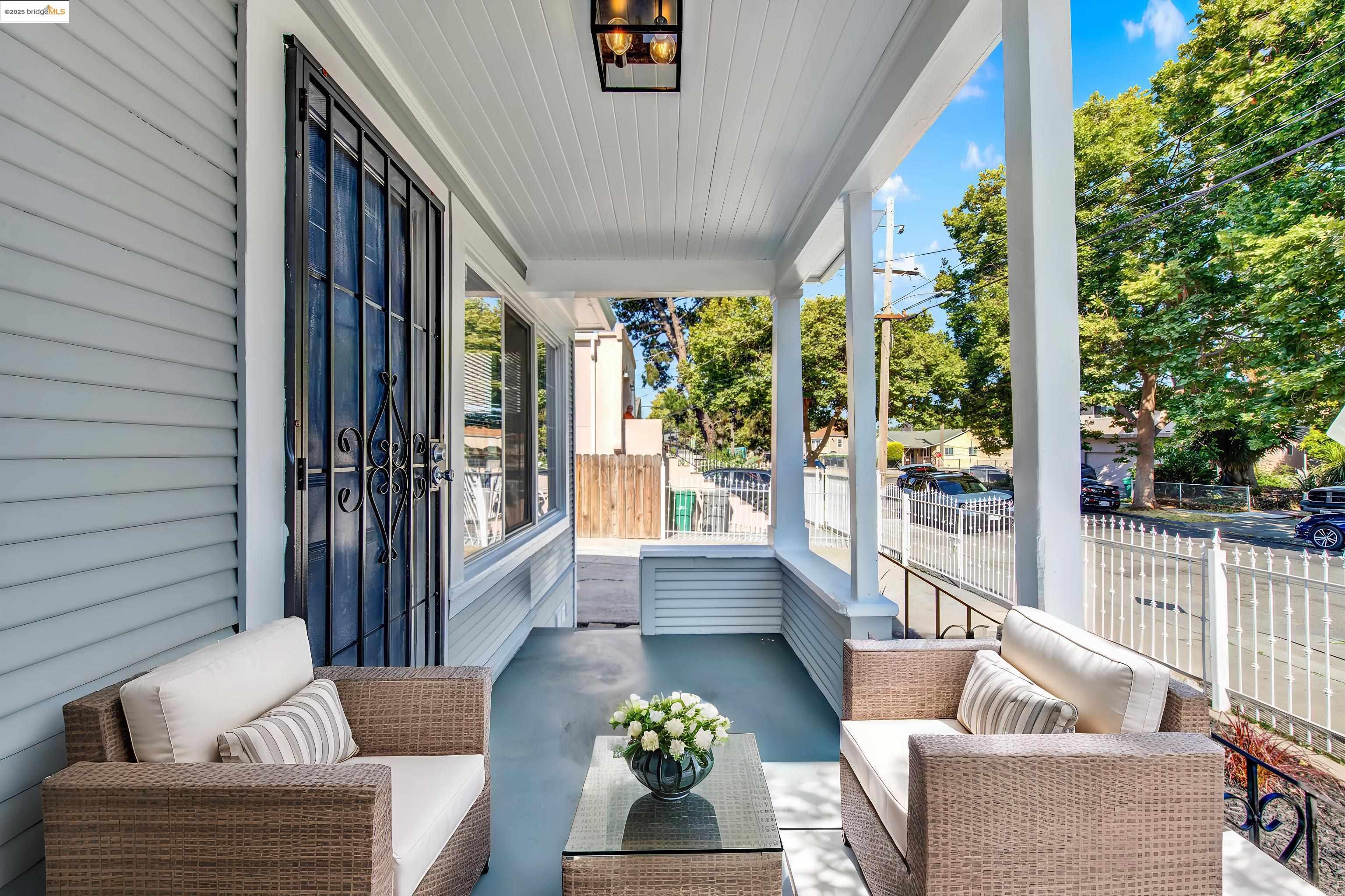 Detail Gallery Image 5 of 43 For 1618 100th Ave, Oakland,  CA 94603 - 2 Beds | 1 Baths