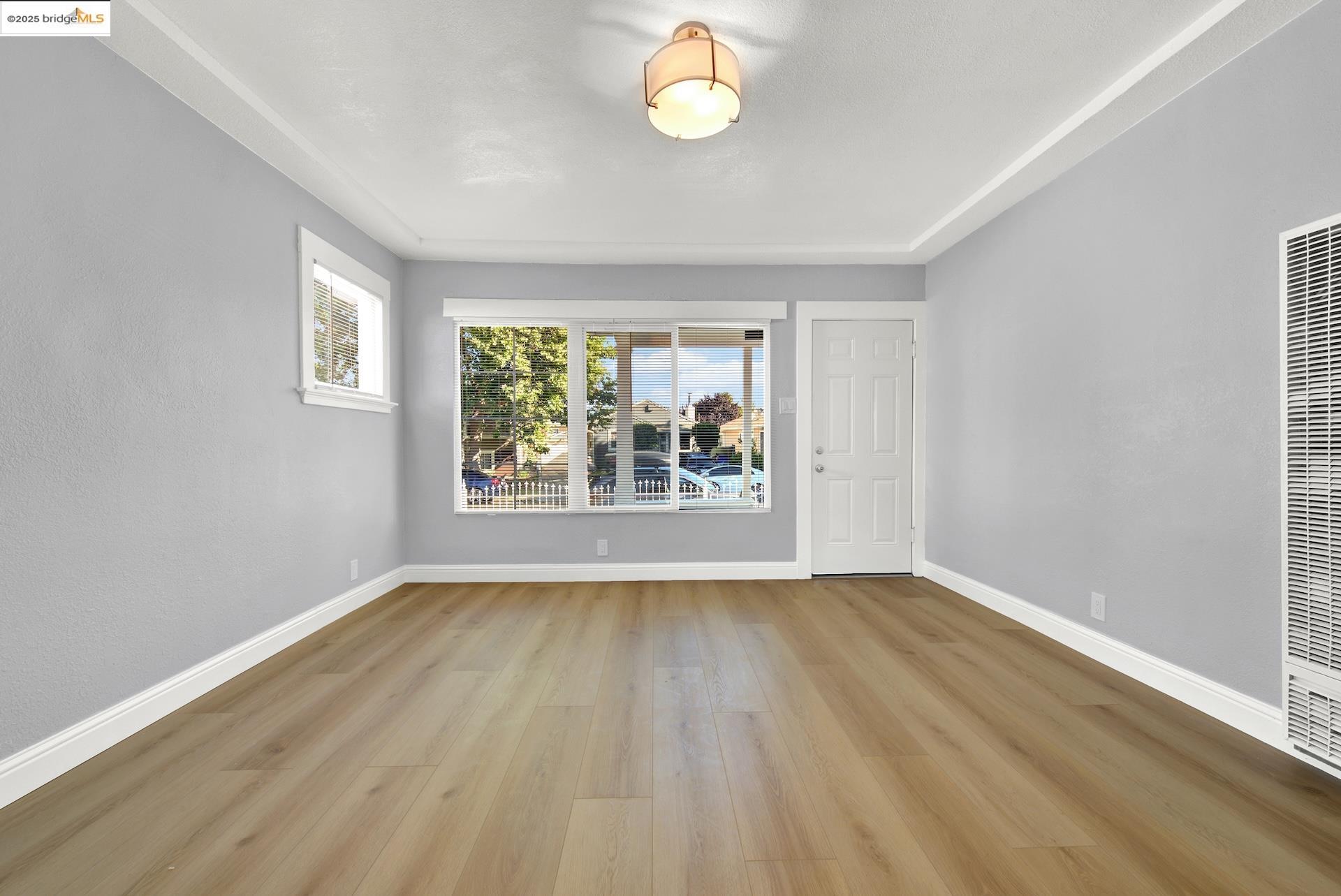 Detail Gallery Image 7 of 43 For 1618 100th Ave, Oakland,  CA 94603 - 2 Beds | 1 Baths
