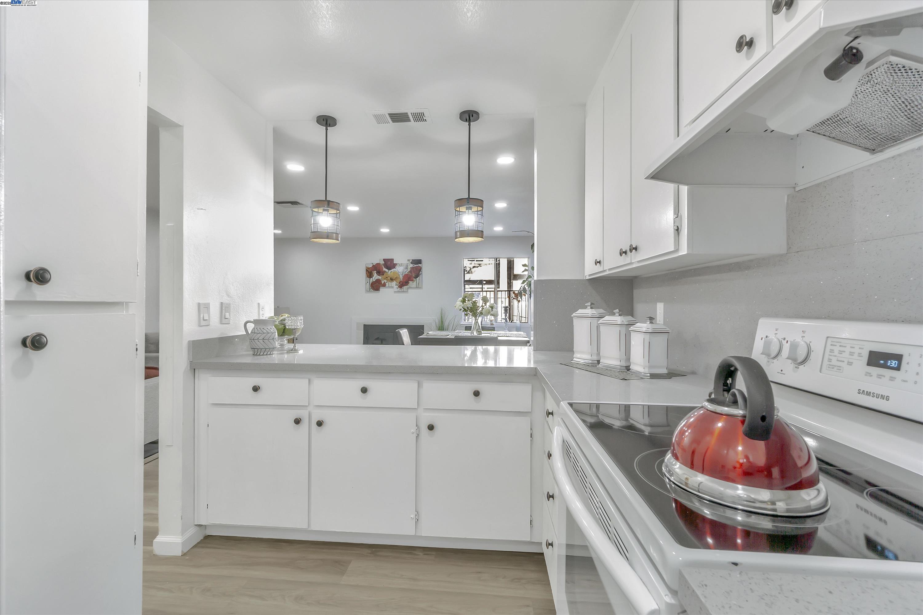 1896 San Vincente Dr # 13, Concord, California 94519, 2 Bedrooms Bedrooms, 5 Rooms Rooms,1 BathroomBathrooms,Residential Lease,For Rent,1896 San Vincente Dr # 13,41103182