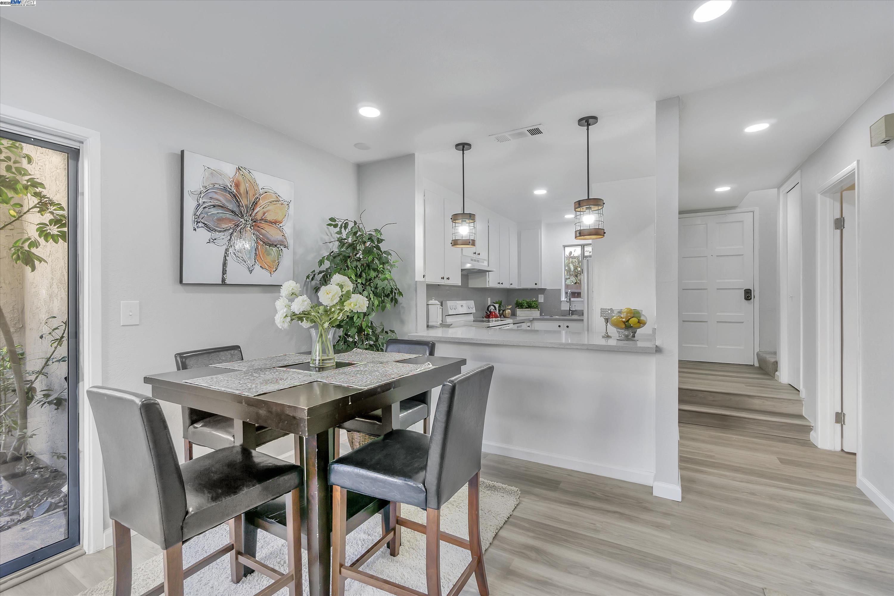 1896 San Vincente Dr # 13, Concord, California 94519, 2 Bedrooms Bedrooms, 5 Rooms Rooms,1 BathroomBathrooms,Residential Lease,For Rent,1896 San Vincente Dr # 13,41103182