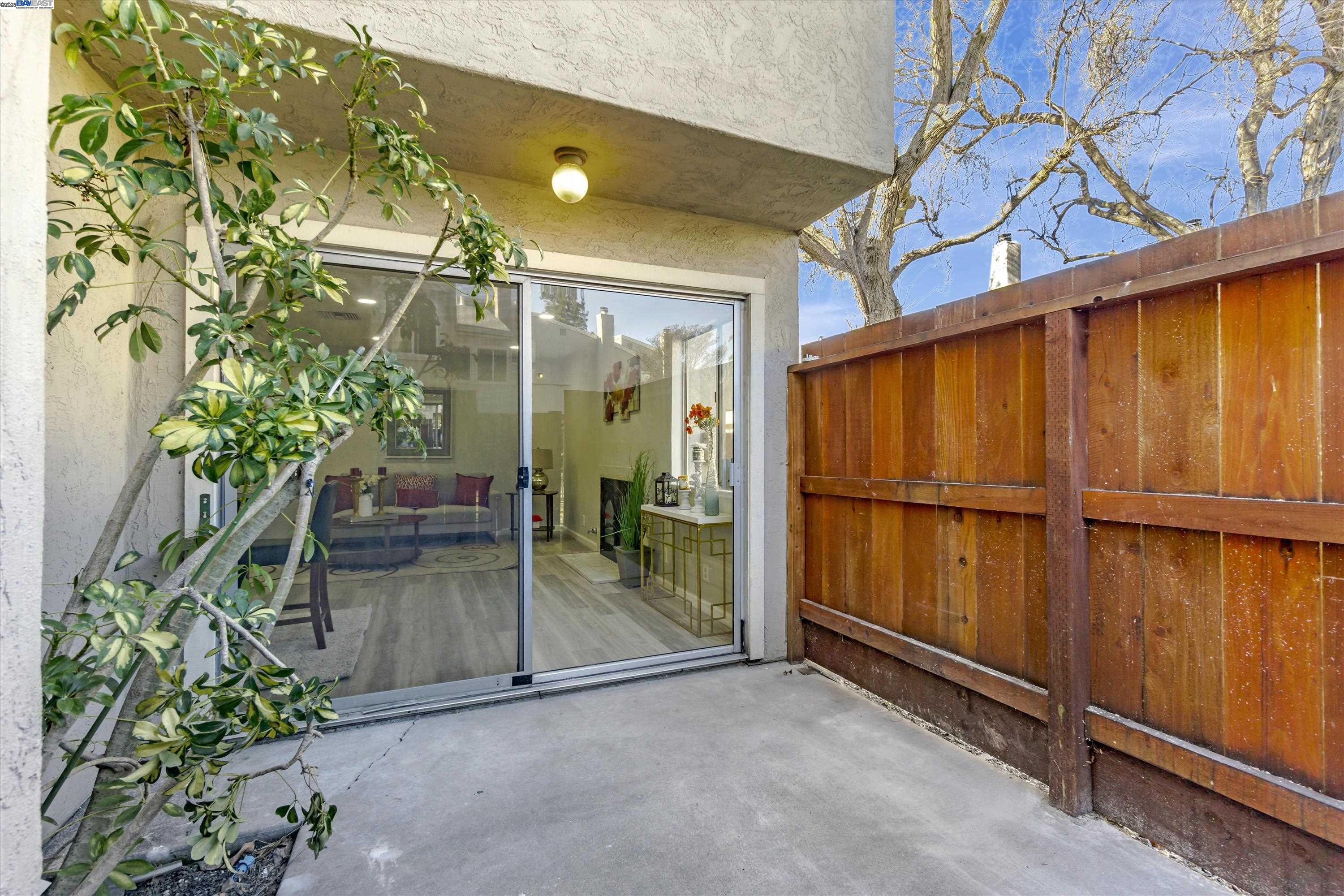 1896 San Vincente Dr # 13, Concord, California 94519, 2 Bedrooms Bedrooms, 5 Rooms Rooms,1 BathroomBathrooms,Residential Lease,For Rent,1896 San Vincente Dr # 13,41103182