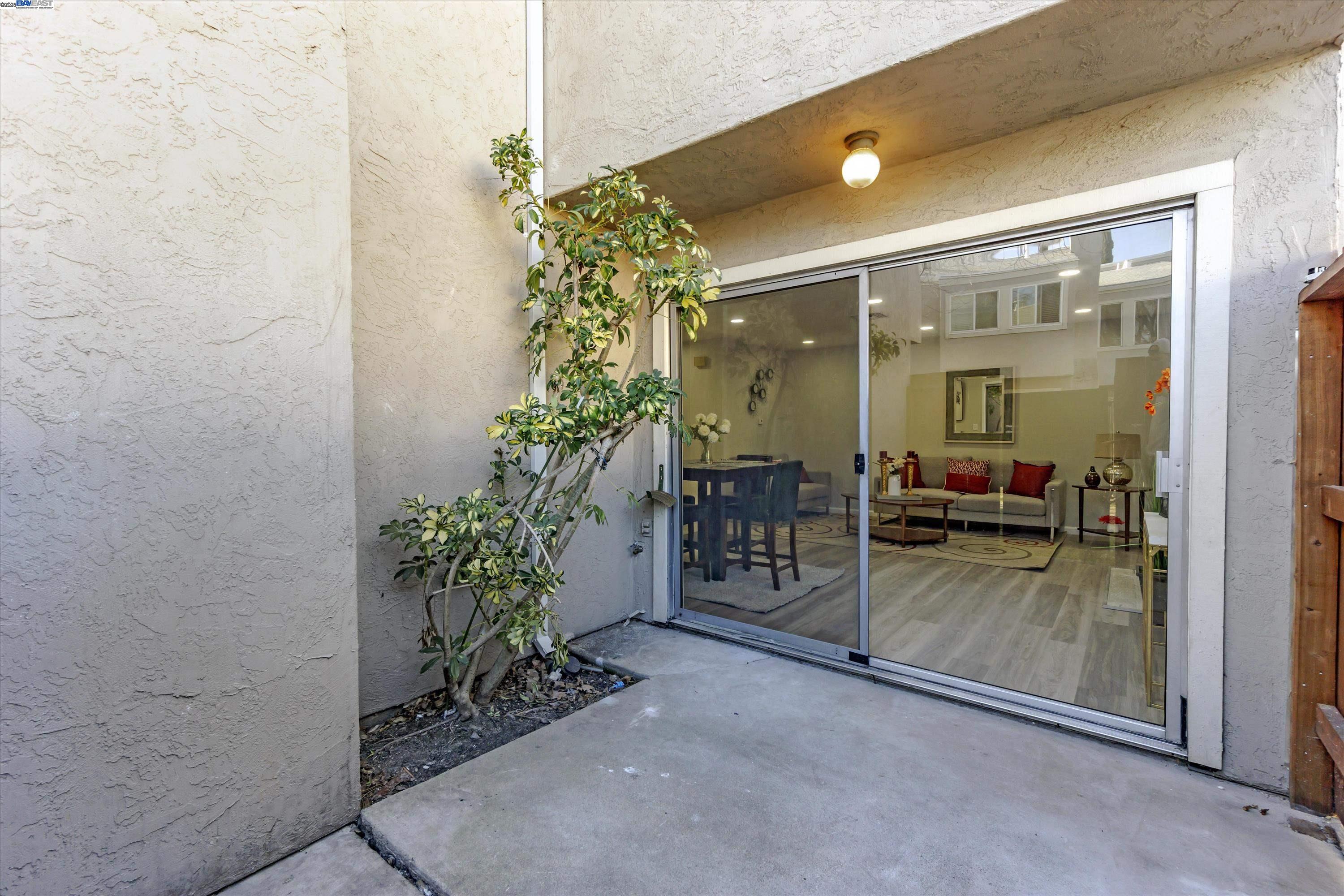 1896 San Vincente Dr # 13, Concord, California 94519, 2 Bedrooms Bedrooms, 5 Rooms Rooms,1 BathroomBathrooms,Residential Lease,For Rent,1896 San Vincente Dr # 13,41103182