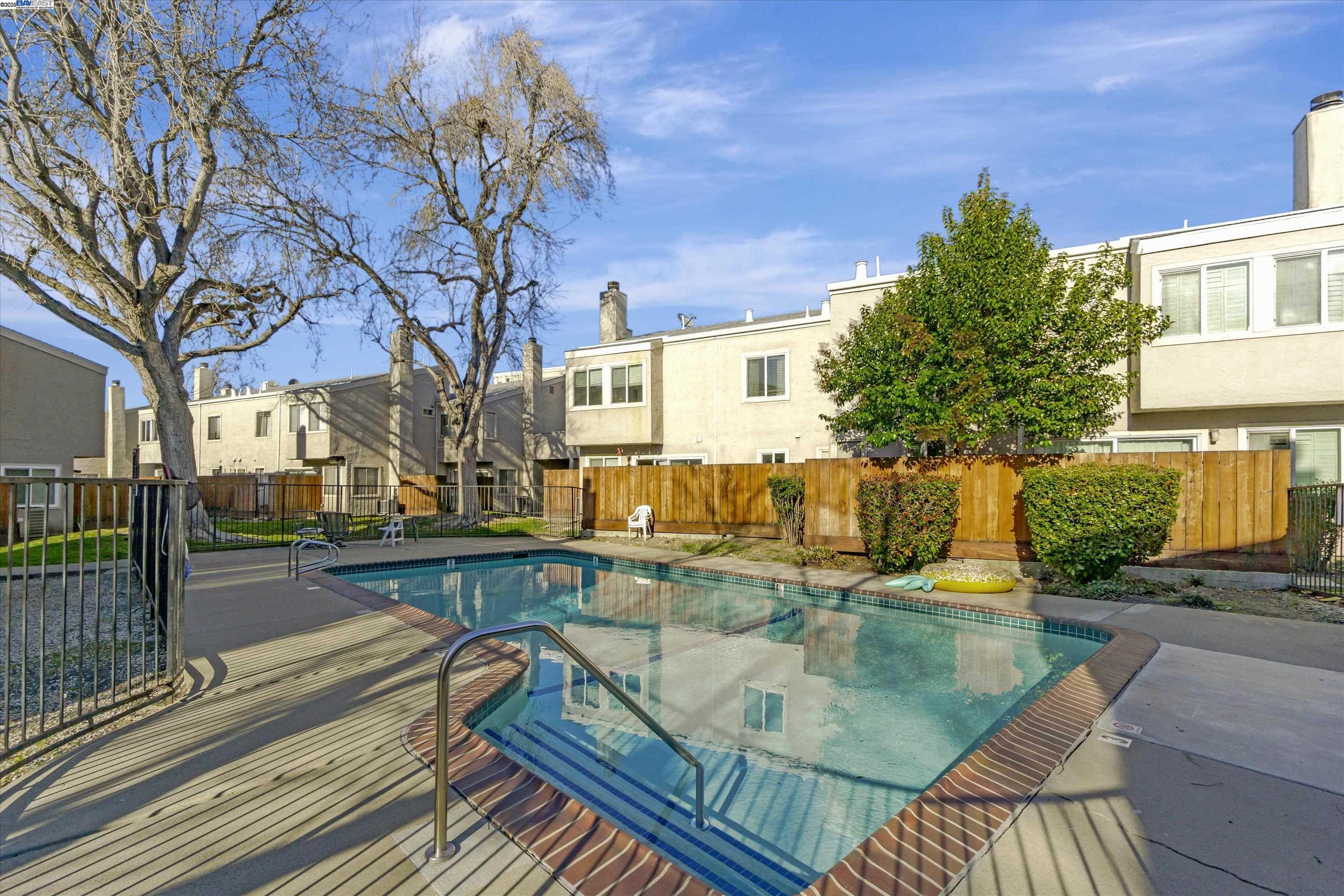 1896 San Vincente Dr # 13, Concord, California 94519, 2 Bedrooms Bedrooms, 5 Rooms Rooms,1 BathroomBathrooms,Residential Lease,For Rent,1896 San Vincente Dr # 13,41103182