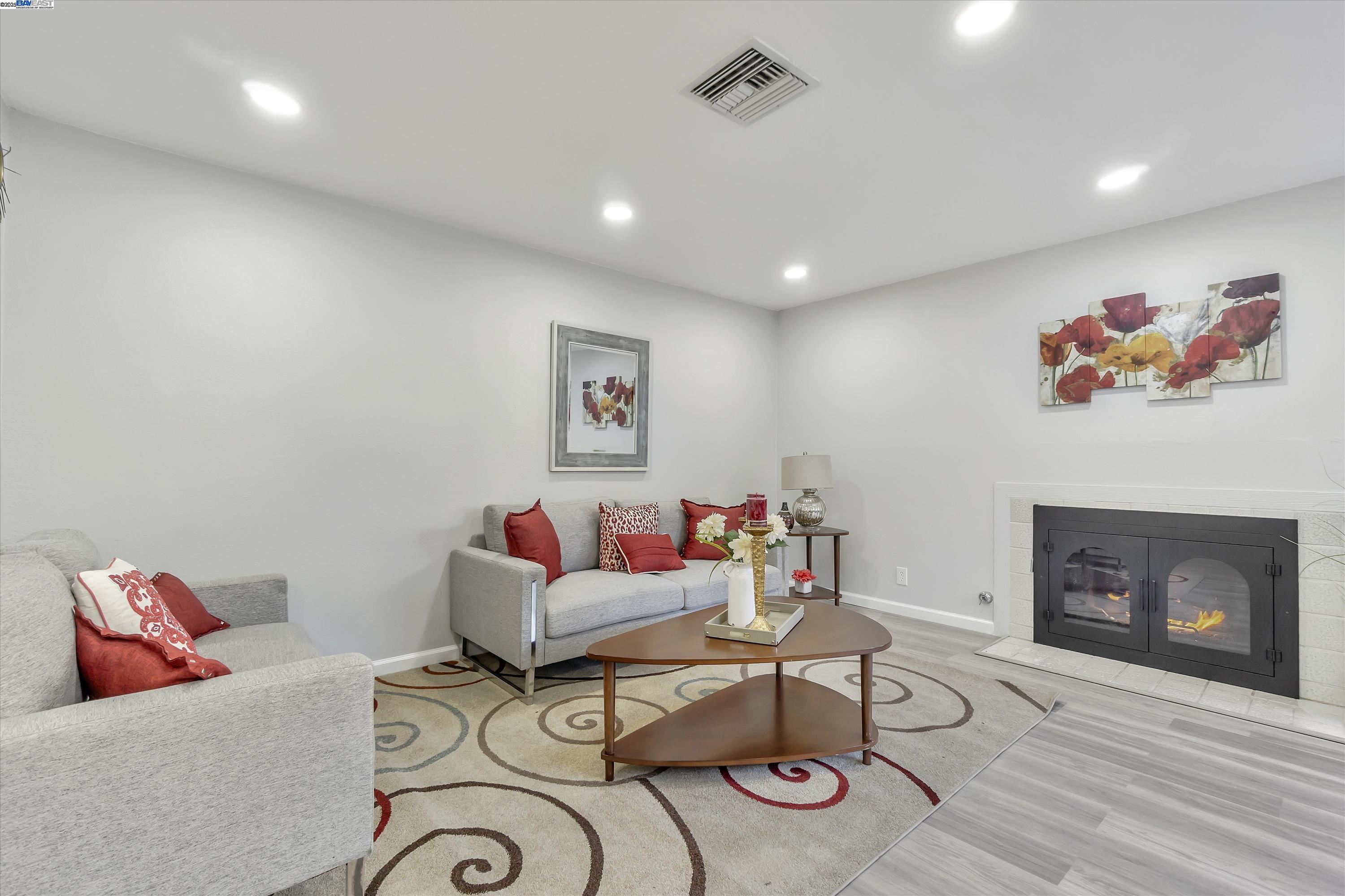 1896 San Vincente Dr # 13, Concord, California 94519, 2 Bedrooms Bedrooms, 5 Rooms Rooms,1 BathroomBathrooms,Residential Lease,For Rent,1896 San Vincente Dr # 13,41103182