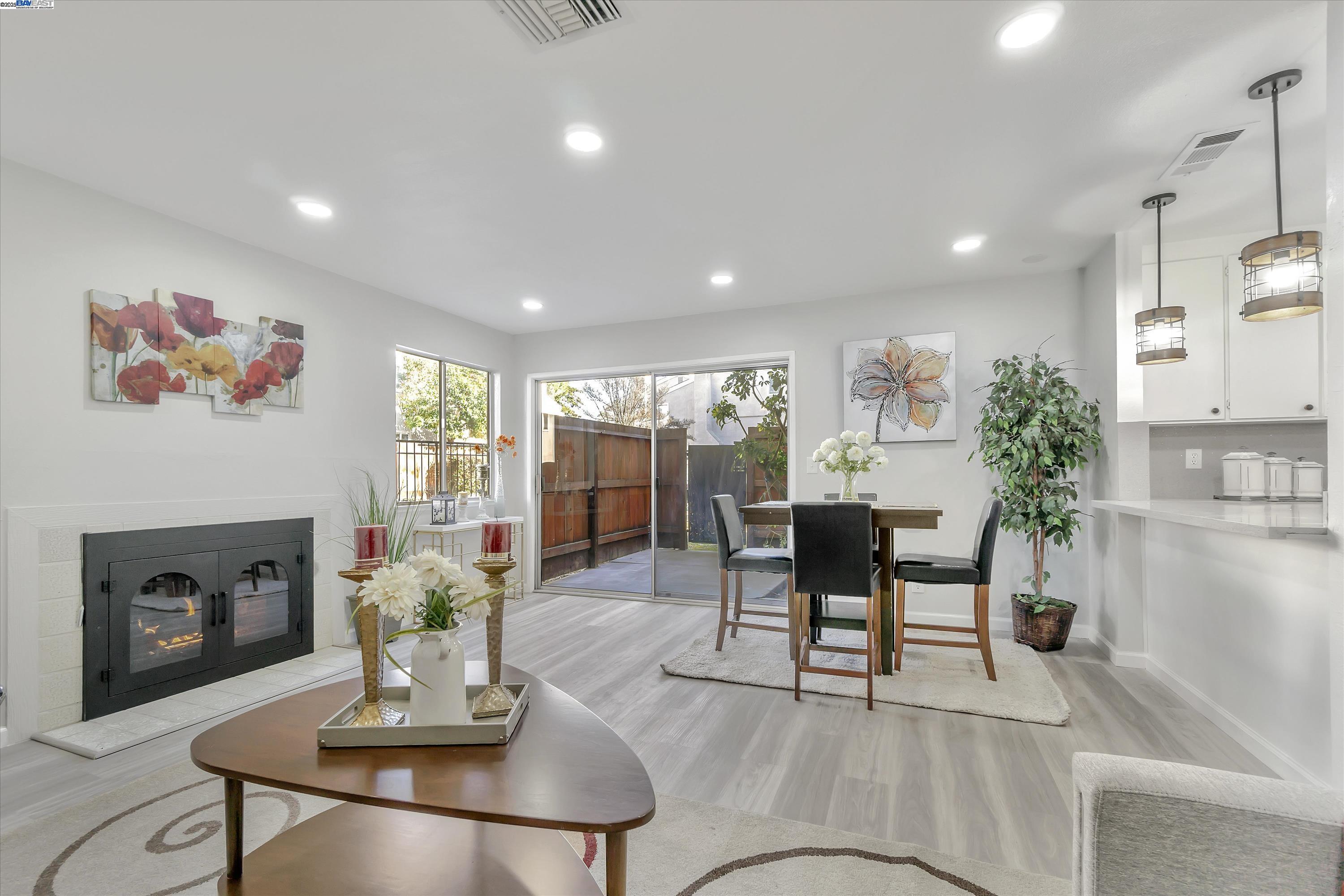 1896 San Vincente Dr # 13, Concord, California 94519, 2 Bedrooms Bedrooms, 5 Rooms Rooms,1 BathroomBathrooms,Residential Lease,For Rent,1896 San Vincente Dr # 13,41103182