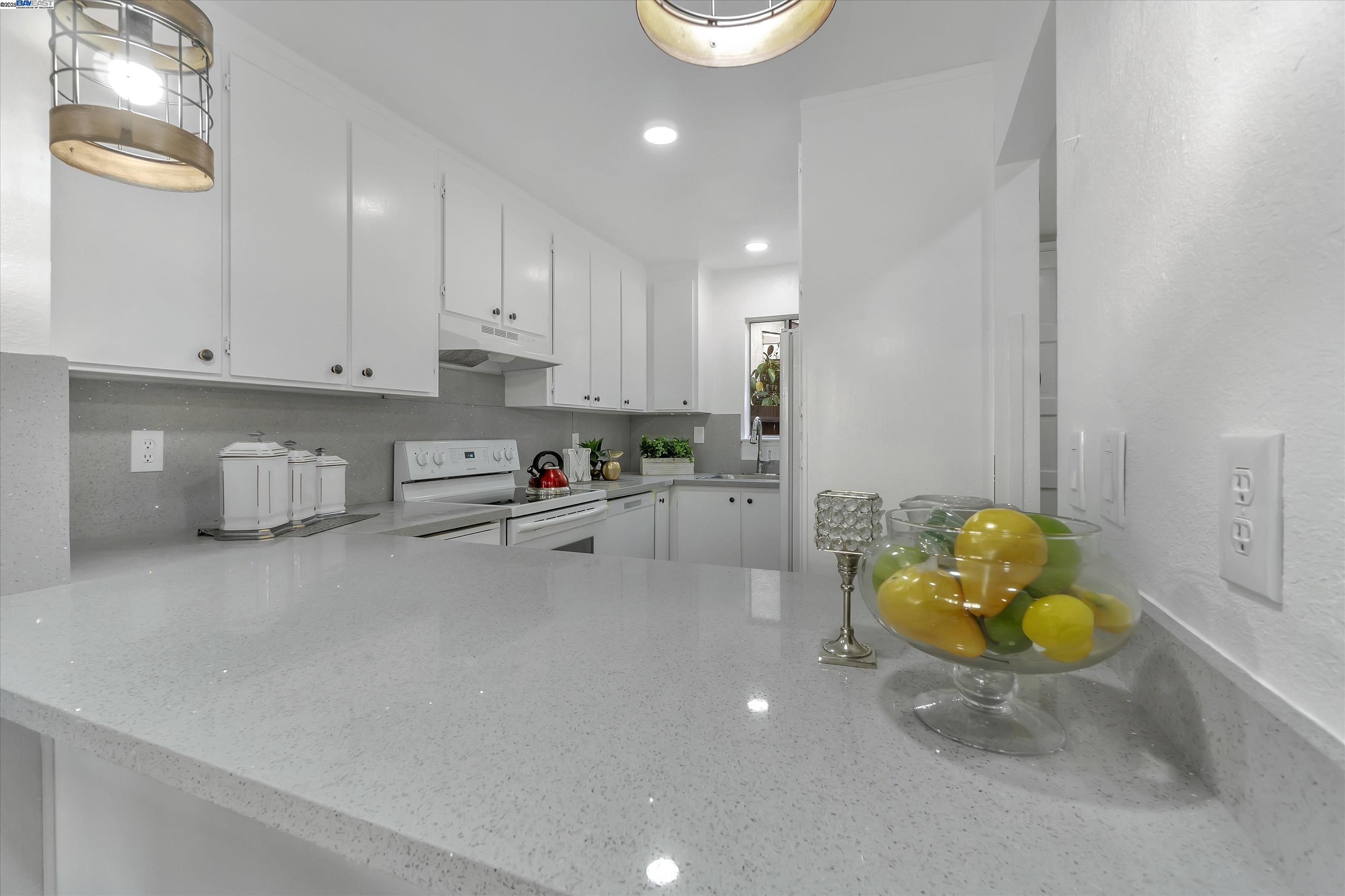 1896 San Vincente Dr # 13, Concord, California 94519, 2 Bedrooms Bedrooms, 5 Rooms Rooms,1 BathroomBathrooms,Residential Lease,For Rent,1896 San Vincente Dr # 13,41103182