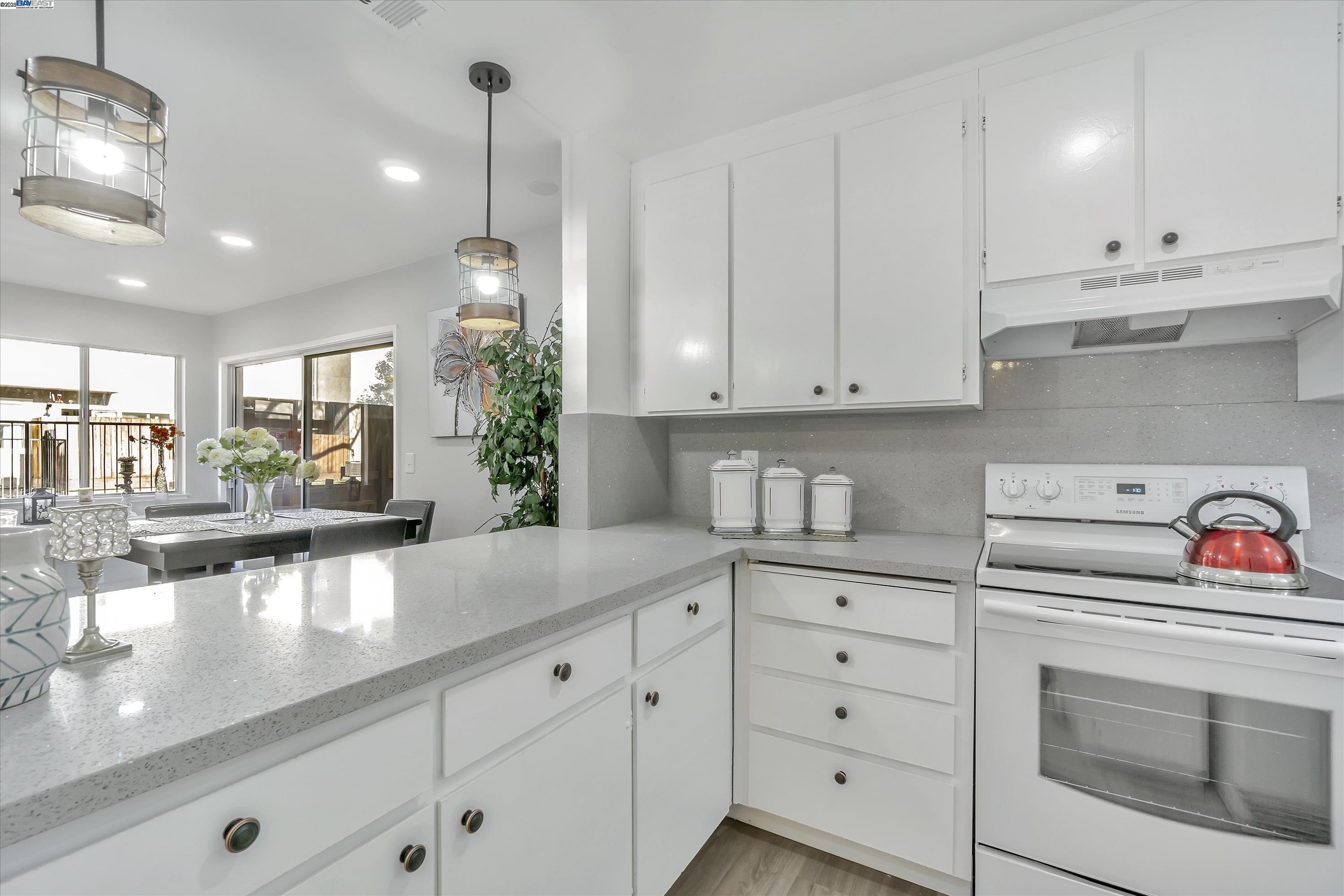 1896 San Vincente Dr # 13, Concord, California 94519, 2 Bedrooms Bedrooms, 5 Rooms Rooms,1 BathroomBathrooms,Residential Lease,For Rent,1896 San Vincente Dr # 13,41103182