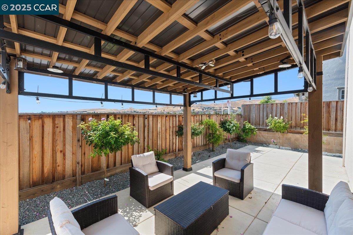 Detail Gallery Image 13 of 44 For 300 Hideaway Lane, Pittsburg,  CA 94565 - 4 Beds | 3 Baths