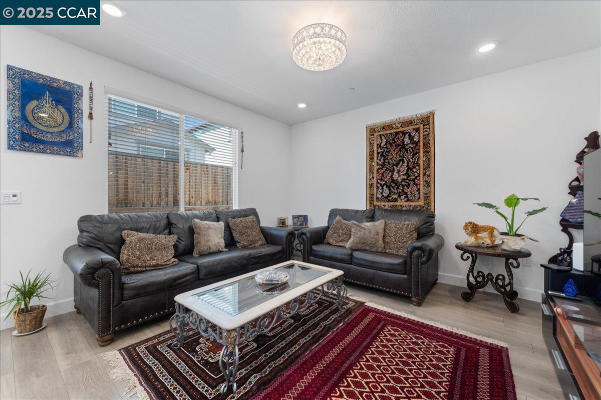 Detail Gallery Image 20 of 44 For 300 Hideaway Lane, Pittsburg,  CA 94565 - 4 Beds | 3 Baths