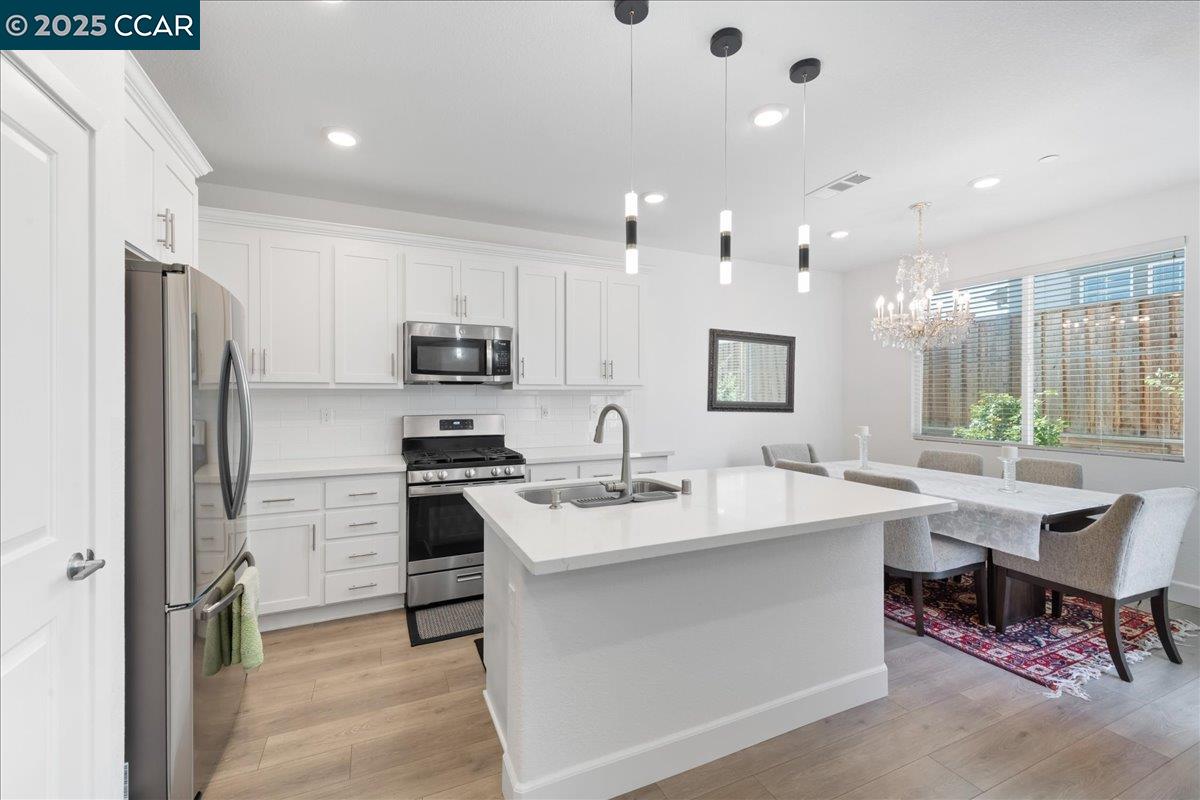 Detail Gallery Image 23 of 44 For 300 Hideaway Lane, Pittsburg,  CA 94565 - 4 Beds | 3 Baths