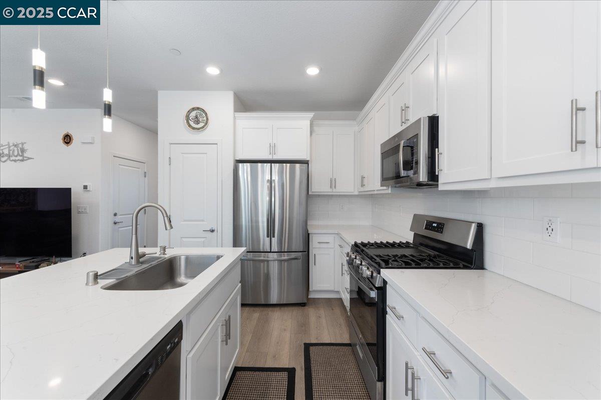 Detail Gallery Image 24 of 44 For 300 Hideaway Lane, Pittsburg,  CA 94565 - 4 Beds | 3 Baths