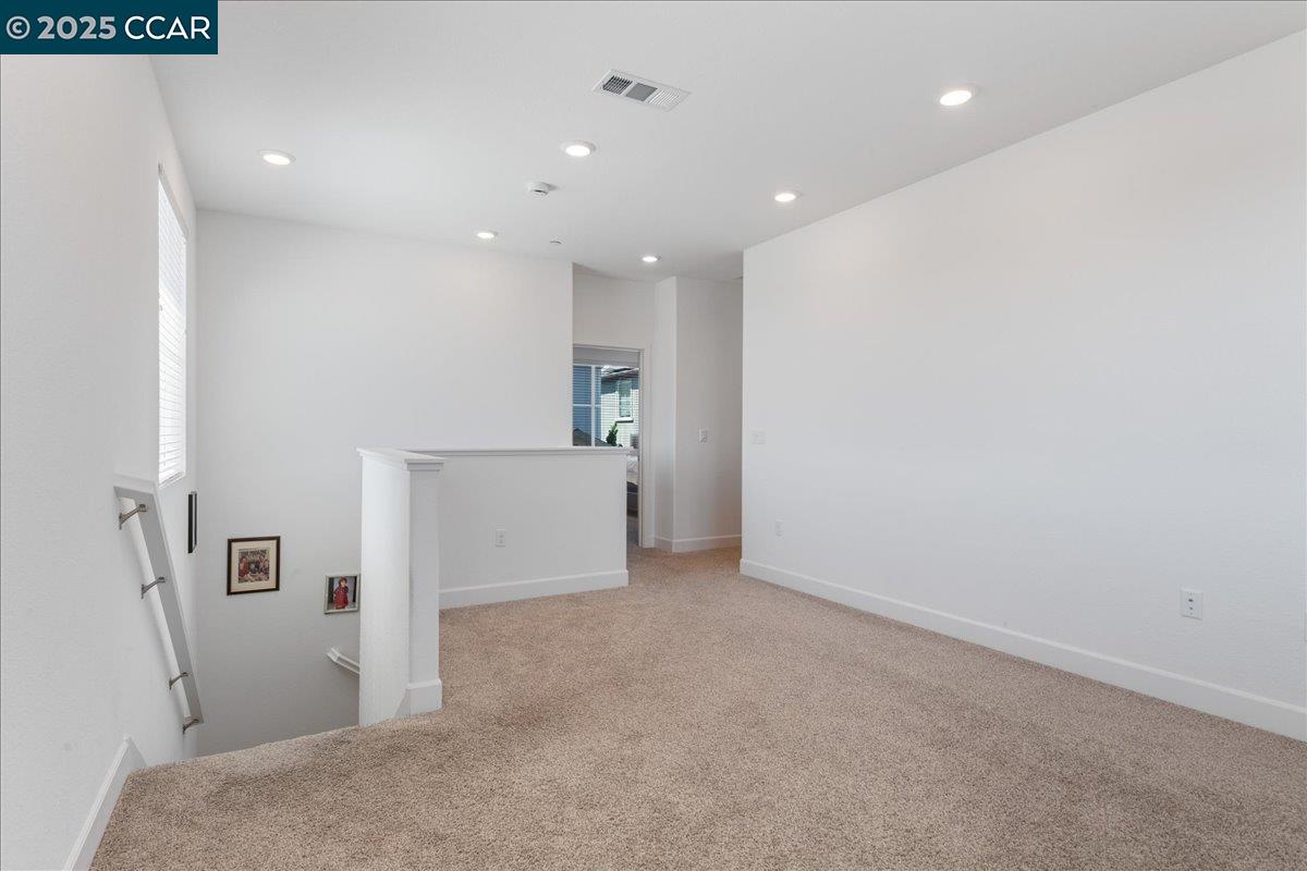 Detail Gallery Image 30 of 44 For 300 Hideaway Lane, Pittsburg,  CA 94565 - 4 Beds | 3 Baths