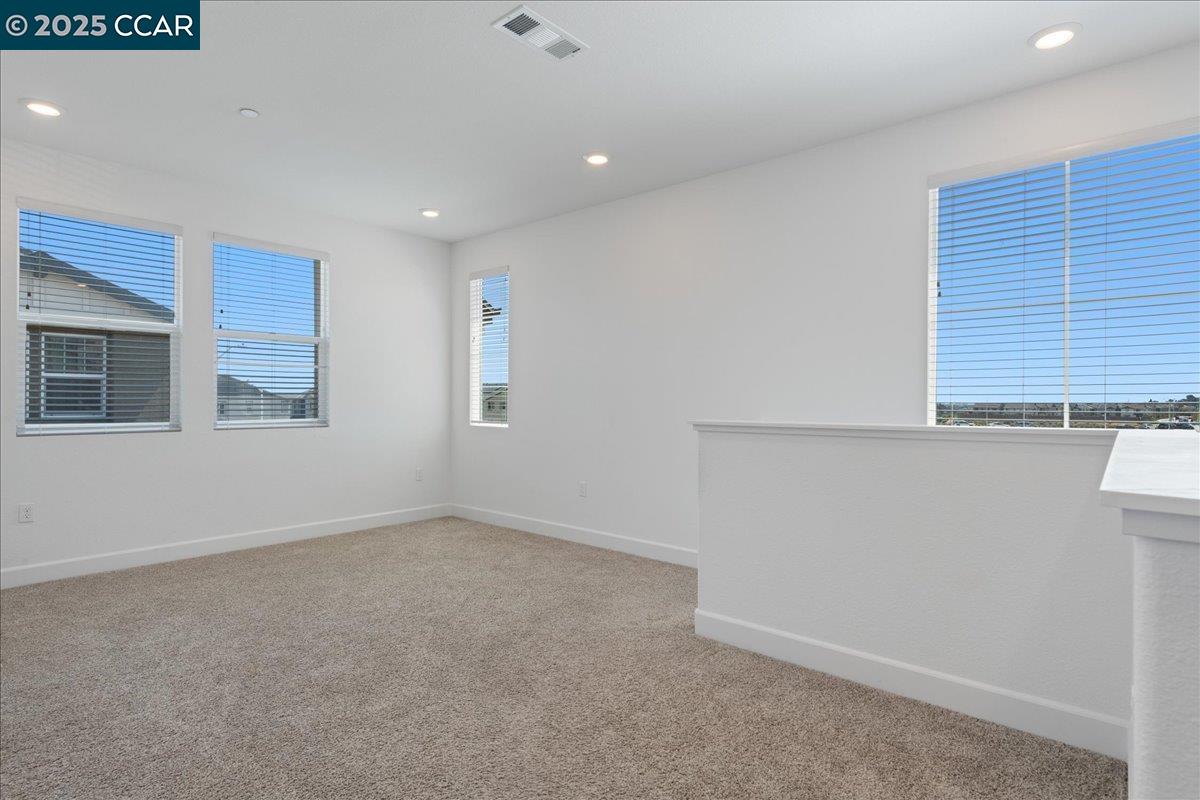 Detail Gallery Image 31 of 44 For 300 Hideaway Lane, Pittsburg,  CA 94565 - 4 Beds | 3 Baths