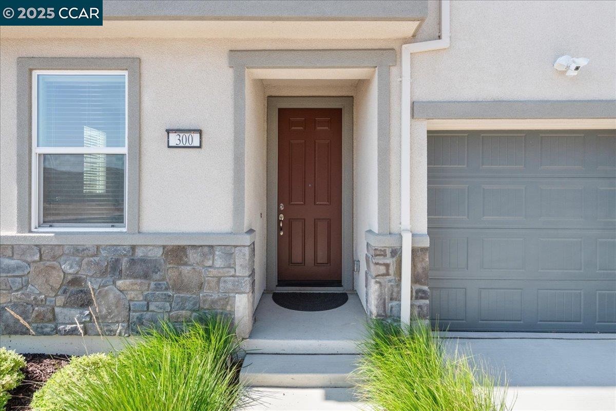 Detail Gallery Image 9 of 44 For 300 Hideaway Lane, Pittsburg,  CA 94565 - 4 Beds | 3 Baths
