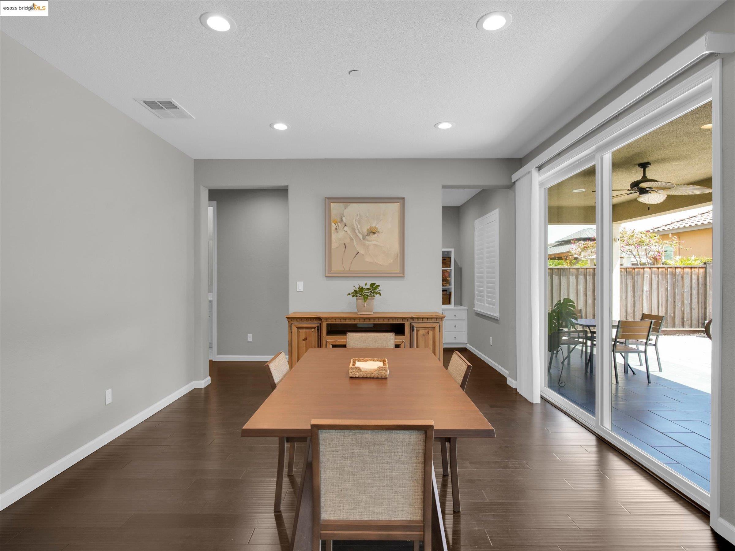Detail Gallery Image 11 of 43 For 346 Parkfield Way, Oakley,  CA 94561 - 5 Beds | 4 Baths
