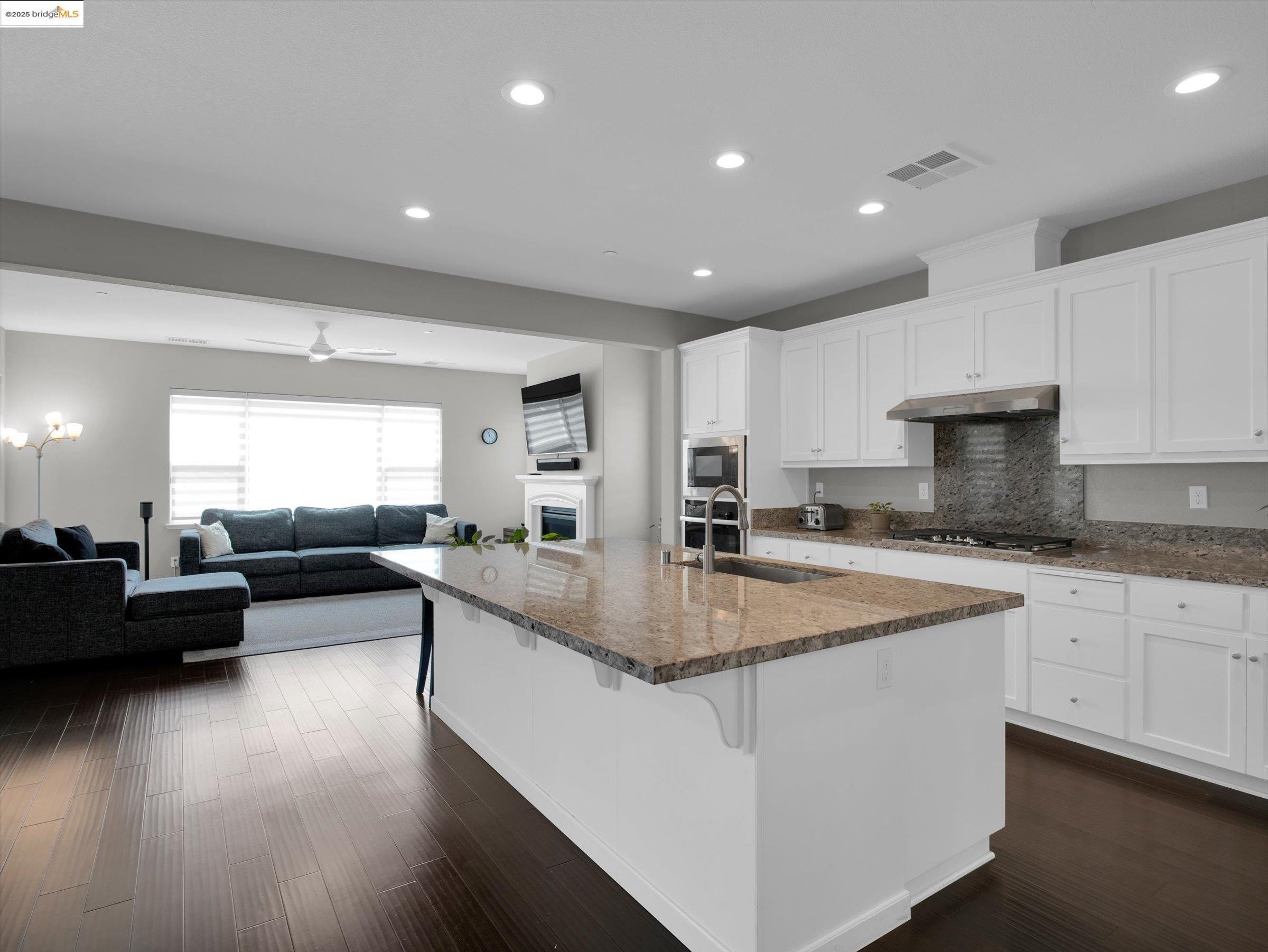 Detail Gallery Image 5 of 43 For 346 Parkfield Way, Oakley,  CA 94561 - 5 Beds | 4 Baths