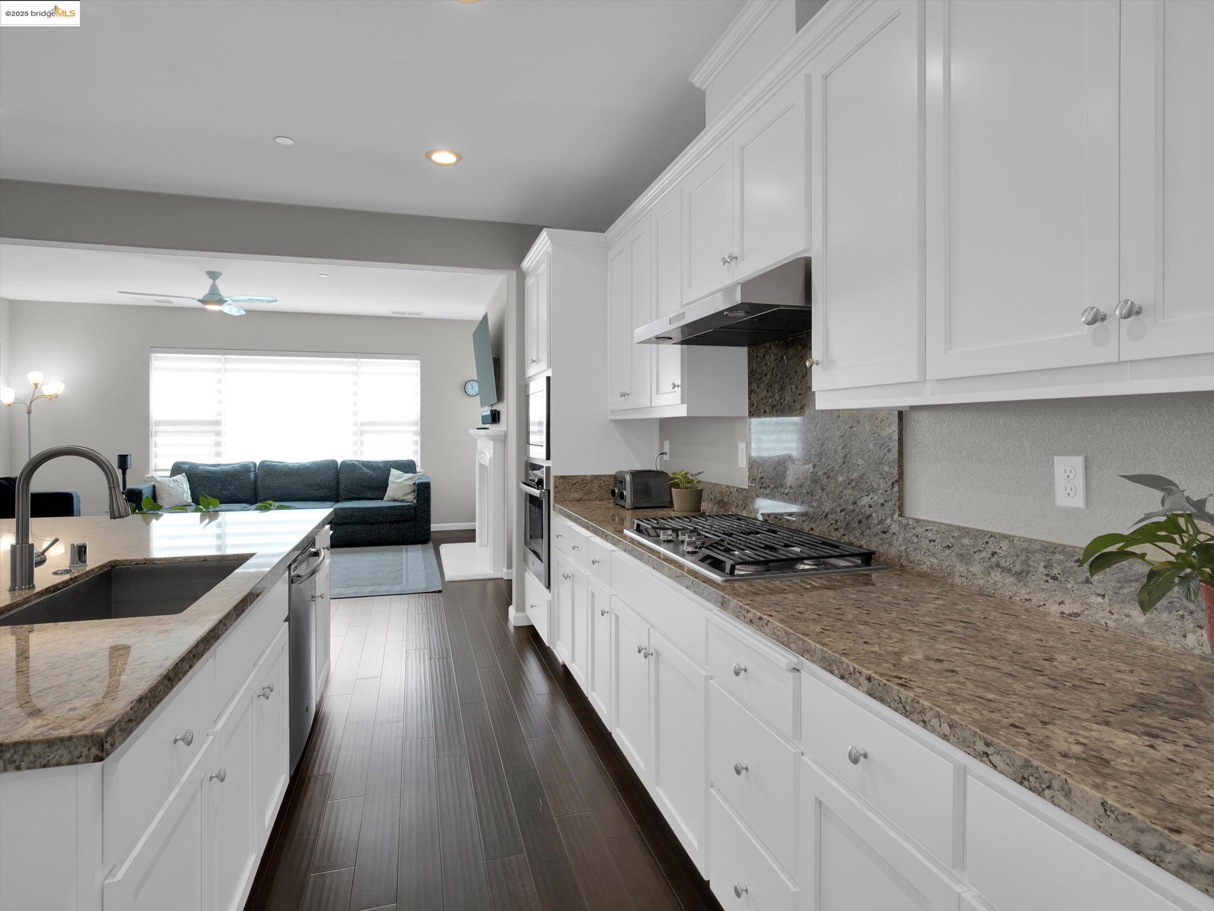 Detail Gallery Image 8 of 43 For 346 Parkfield Way, Oakley,  CA 94561 - 5 Beds | 4 Baths