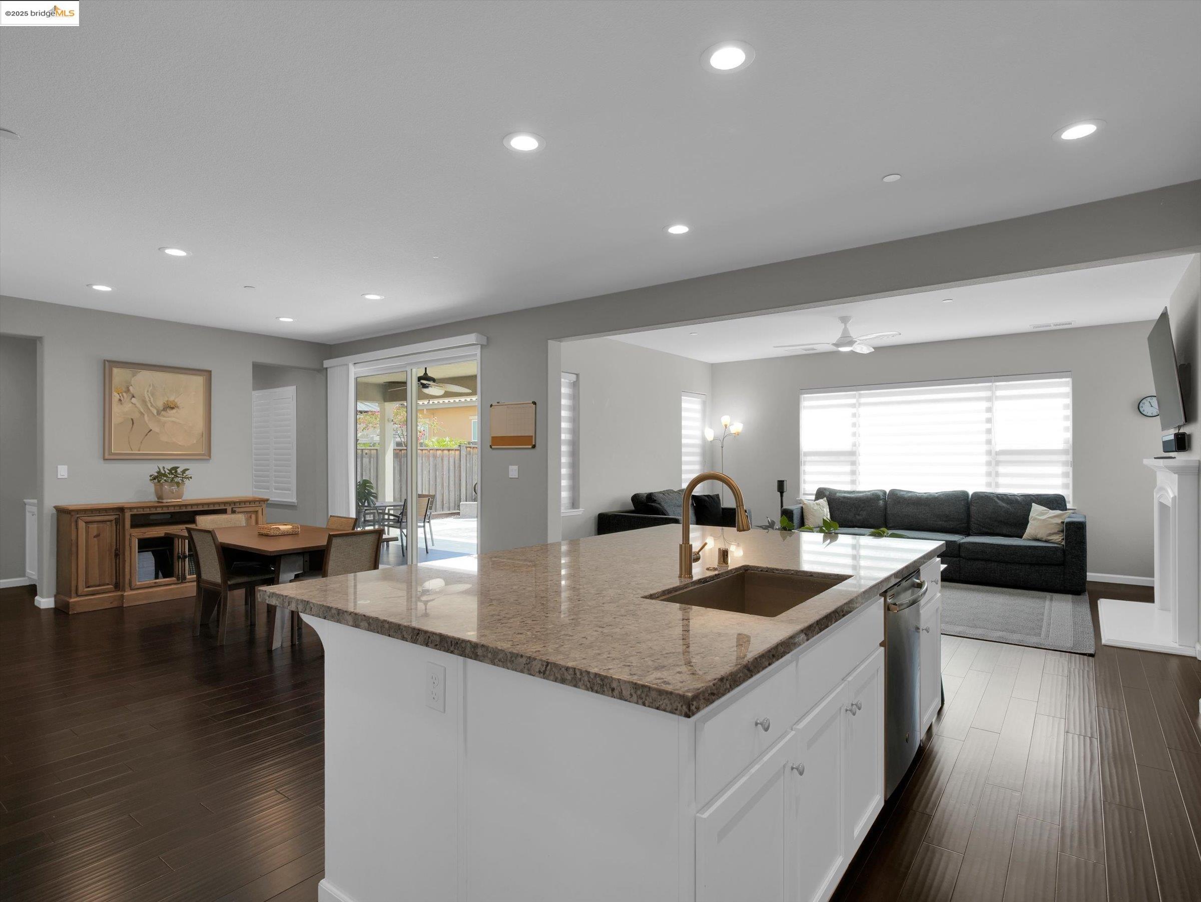 Detail Gallery Image 9 of 43 For 346 Parkfield Way, Oakley,  CA 94561 - 5 Beds | 4 Baths