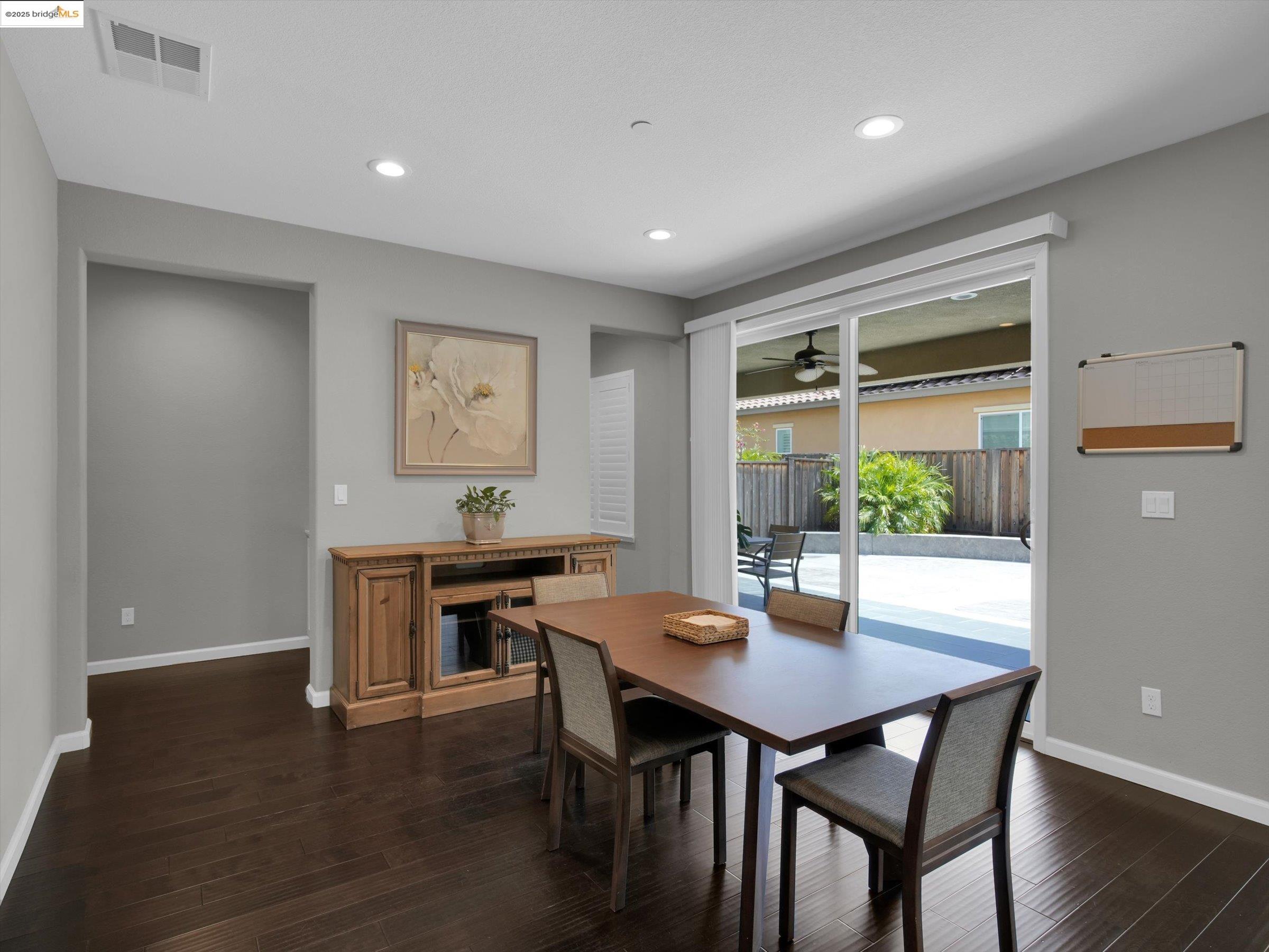 Detail Gallery Image 10 of 43 For 346 Parkfield Way, Oakley,  CA 94561 - 5 Beds | 4 Baths