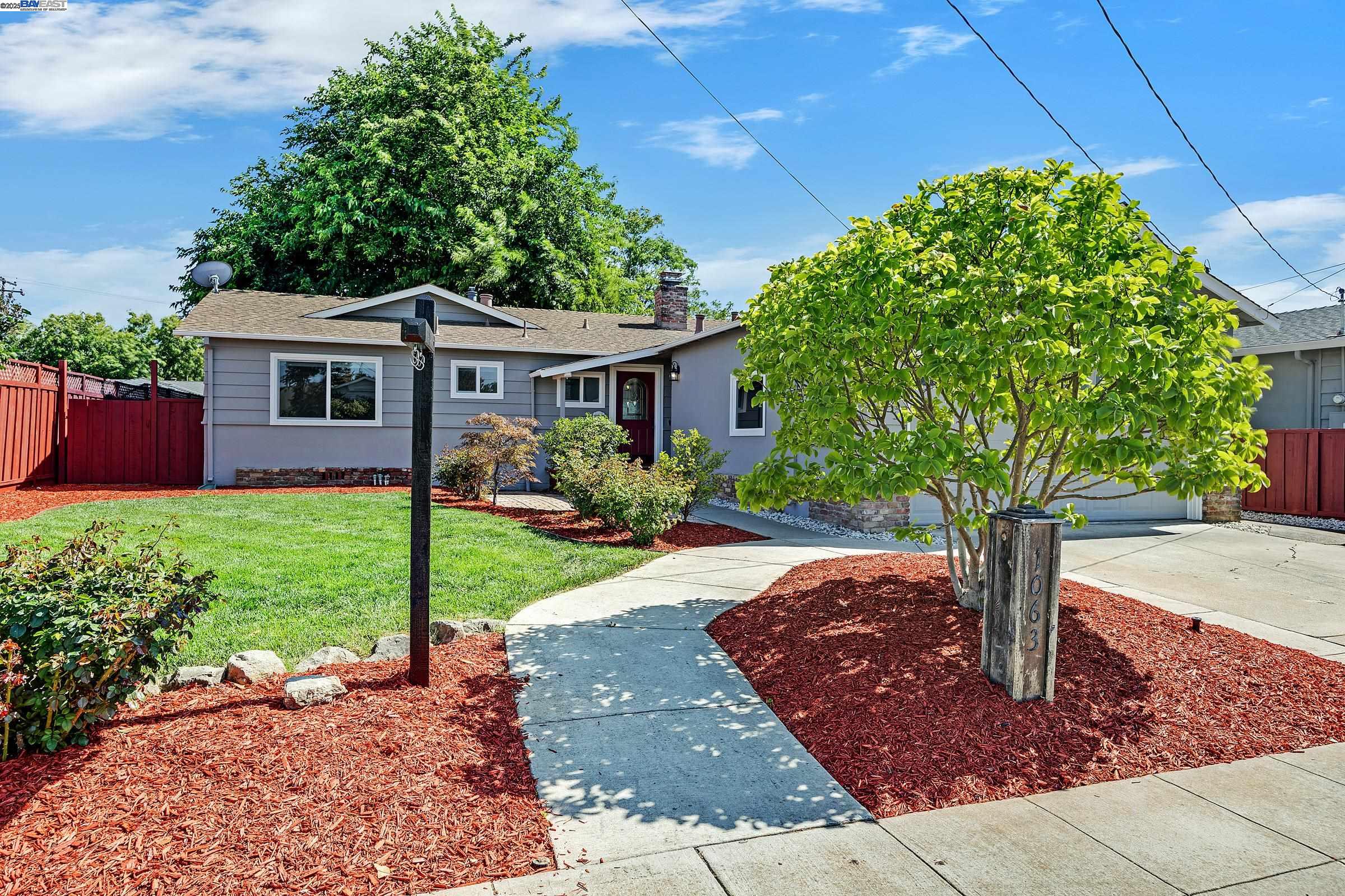 Detail Gallery Image 2 of 29 For 1063 via Madrid, Livermore,  CA 94550 - 3 Beds | 2 Baths