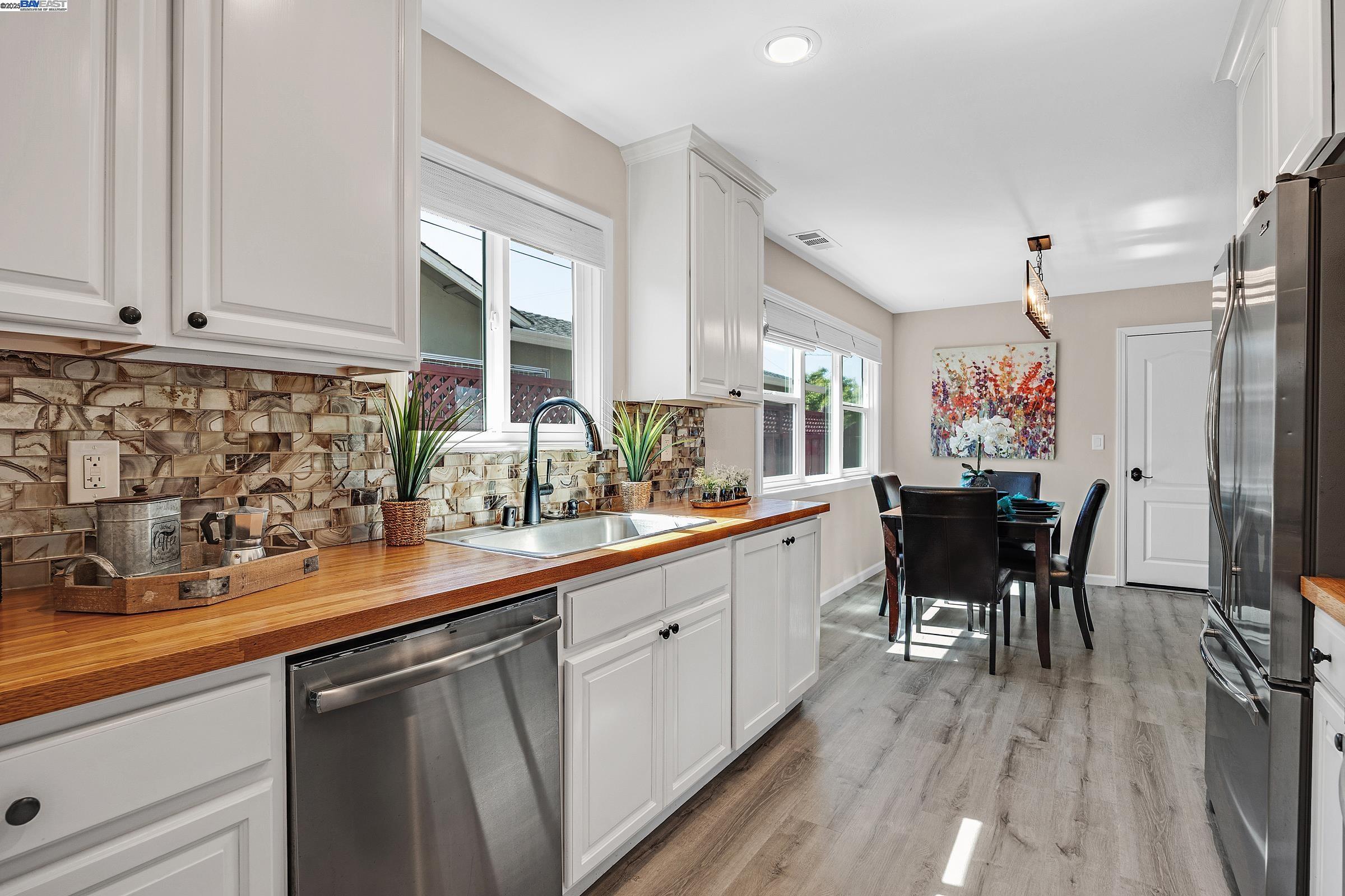 Detail Gallery Image 12 of 29 For 1063 via Madrid, Livermore,  CA 94550 - 3 Beds | 2 Baths