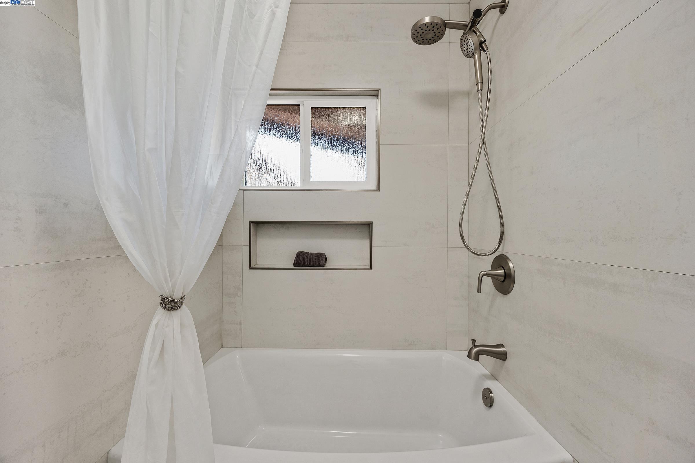 Detail Gallery Image 18 of 29 For 1063 via Madrid, Livermore,  CA 94550 - 3 Beds | 2 Baths
