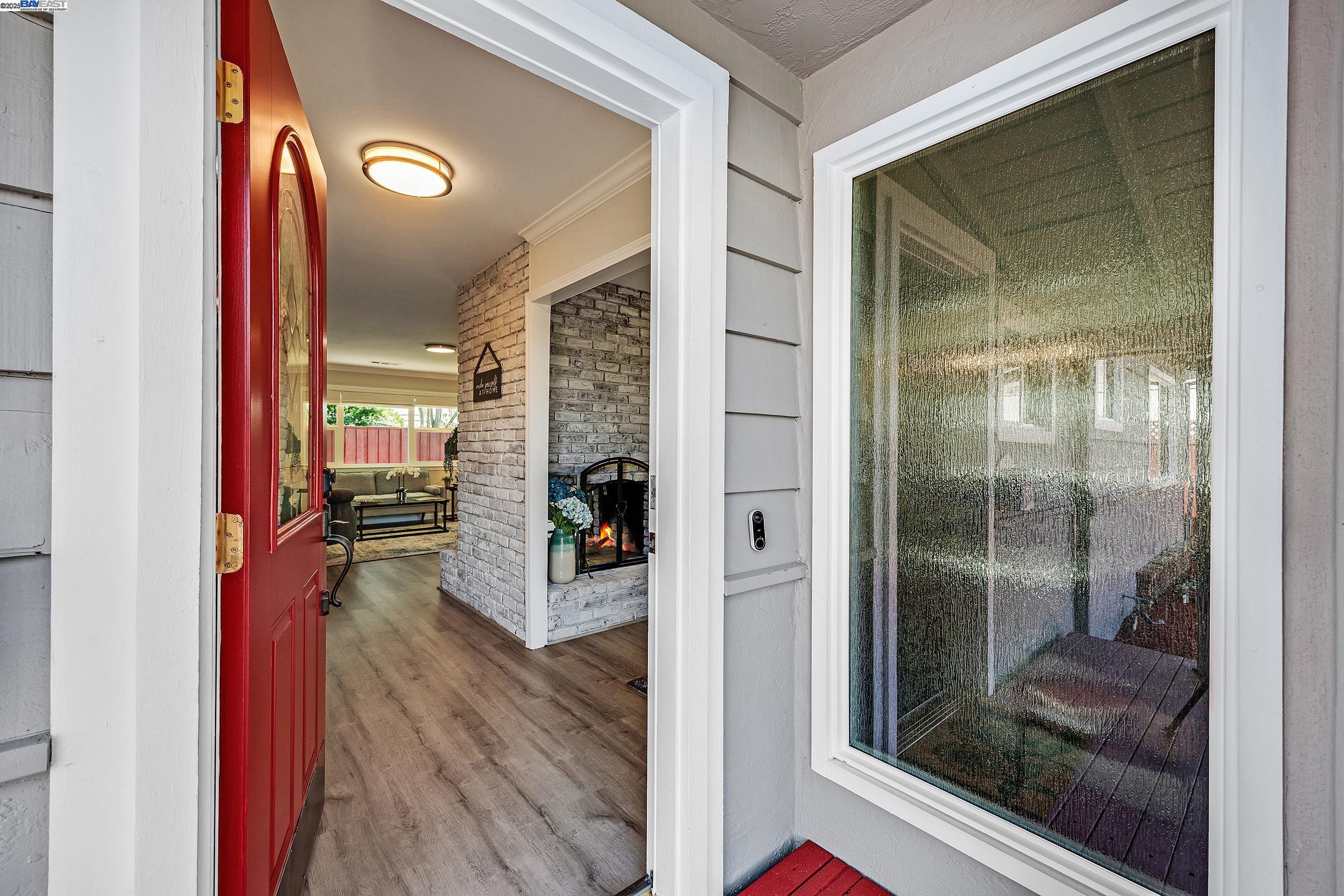 Detail Gallery Image 4 of 29 For 1063 via Madrid, Livermore,  CA 94550 - 3 Beds | 2 Baths