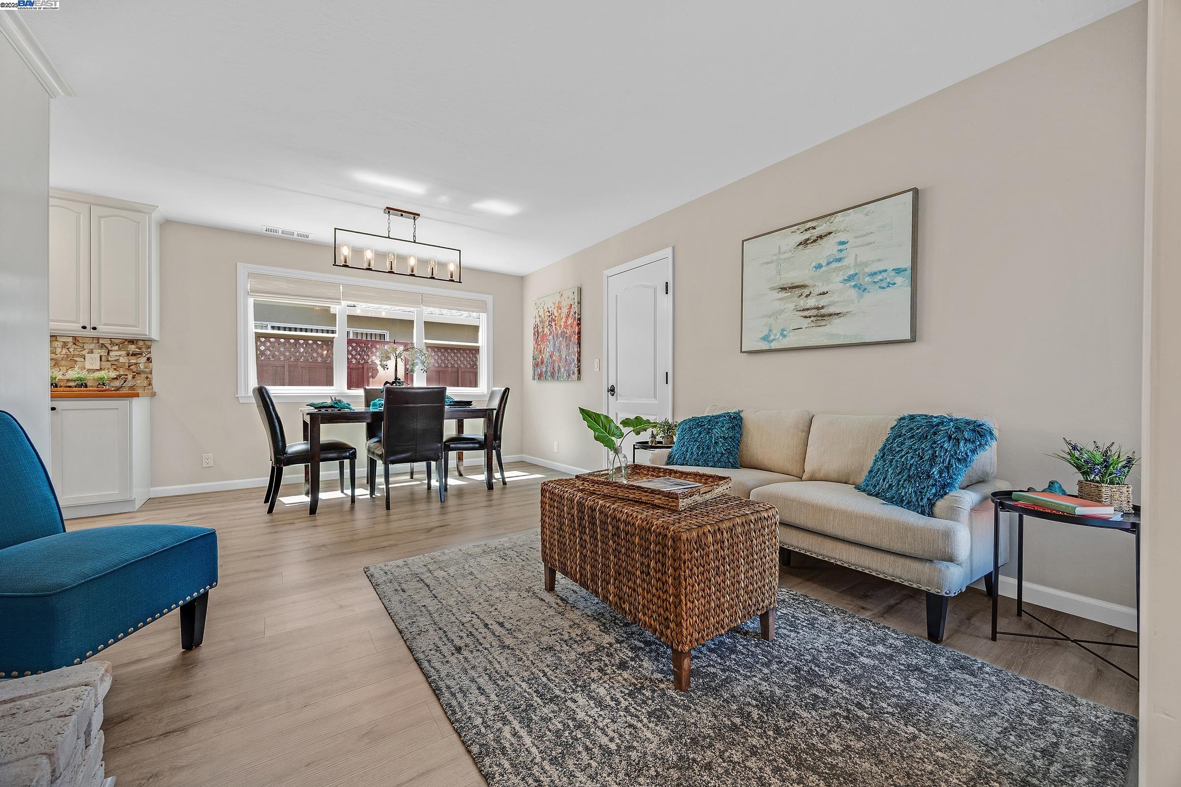 Detail Gallery Image 6 of 29 For 1063 via Madrid, Livermore,  CA 94550 - 3 Beds | 2 Baths