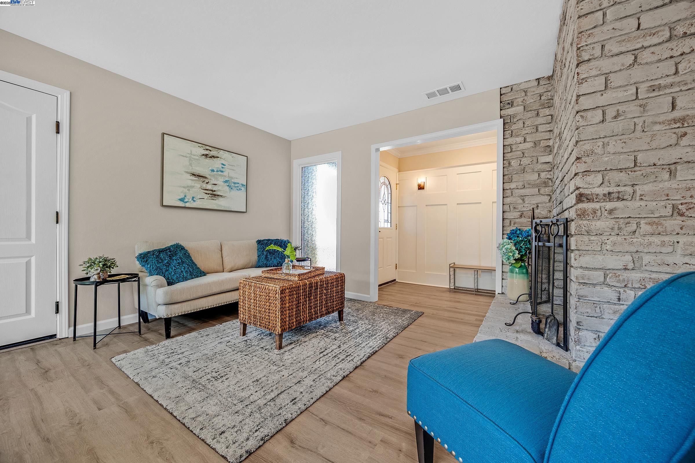 Detail Gallery Image 7 of 29 For 1063 via Madrid, Livermore,  CA 94550 - 3 Beds | 2 Baths