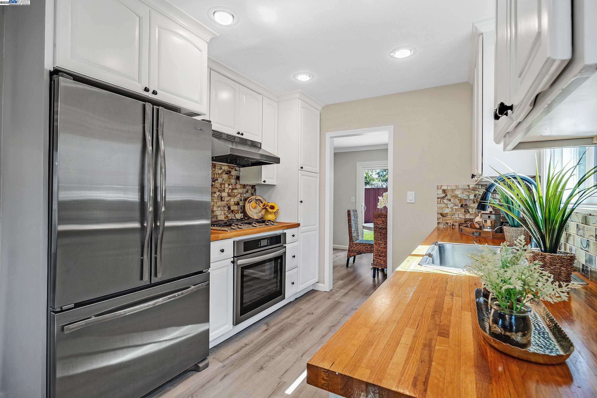 Detail Gallery Image 10 of 29 For 1063 via Madrid, Livermore,  CA 94550 - 3 Beds | 2 Baths