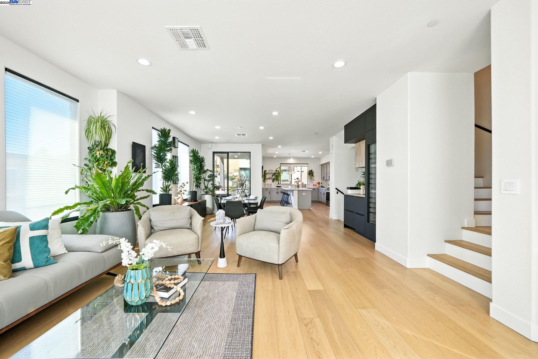 Detail Gallery Image 15 of 40 For 25243 Villager Ln, Hayward,  CA 94544 - 4 Beds | 3/1 Baths