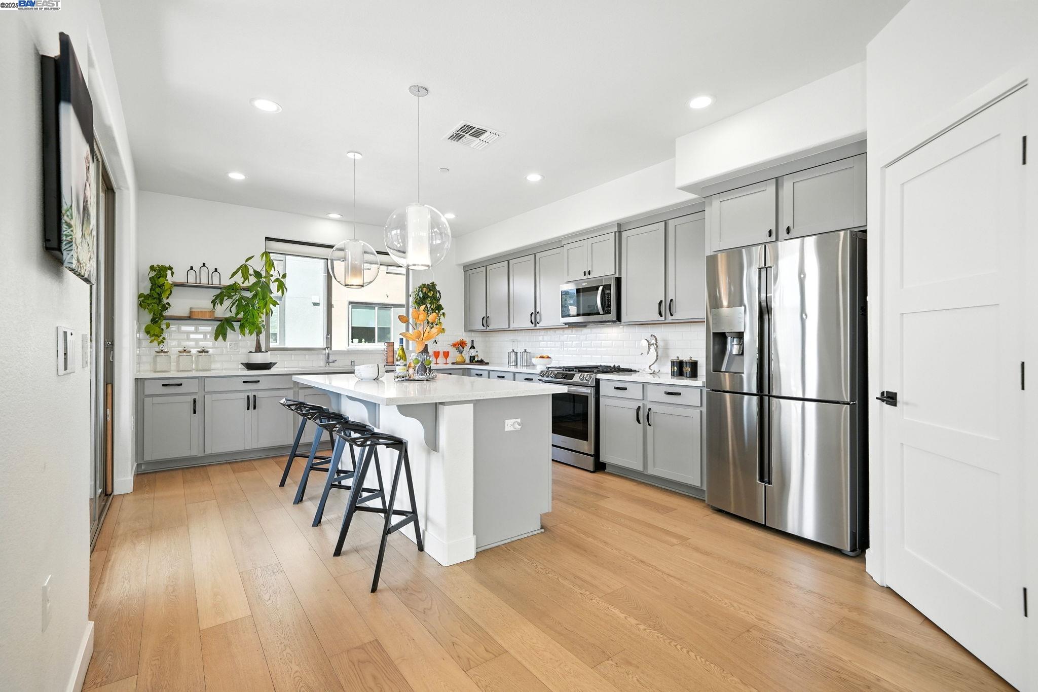 Detail Gallery Image 18 of 40 For 25243 Villager Ln, Hayward,  CA 94544 - 4 Beds | 3/1 Baths