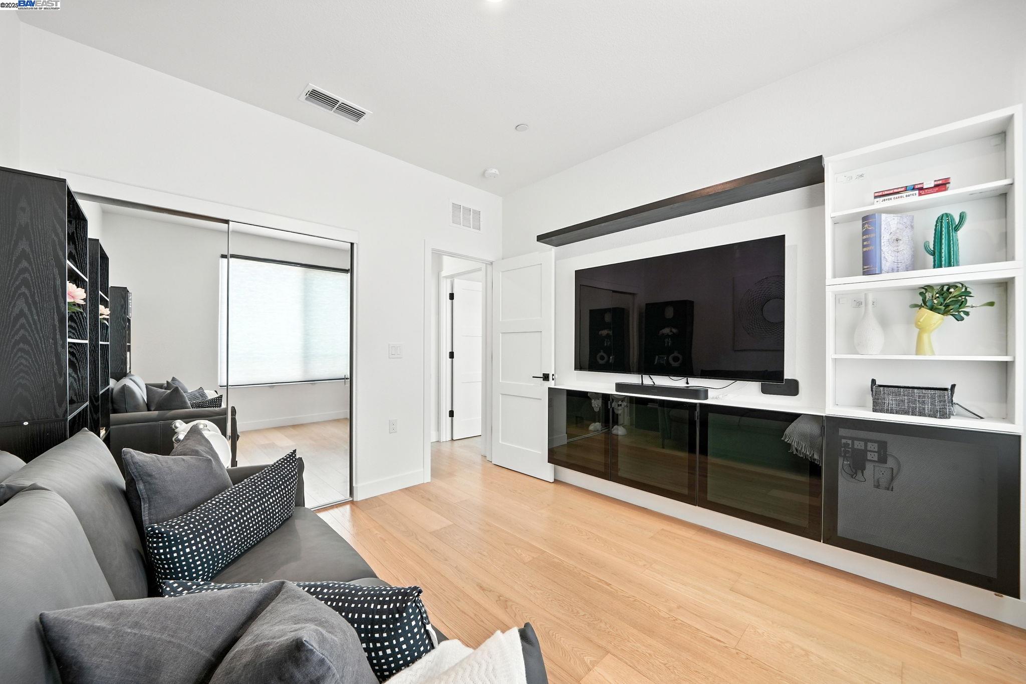 Detail Gallery Image 29 of 40 For 25243 Villager Ln, Hayward,  CA 94544 - 4 Beds | 3/1 Baths