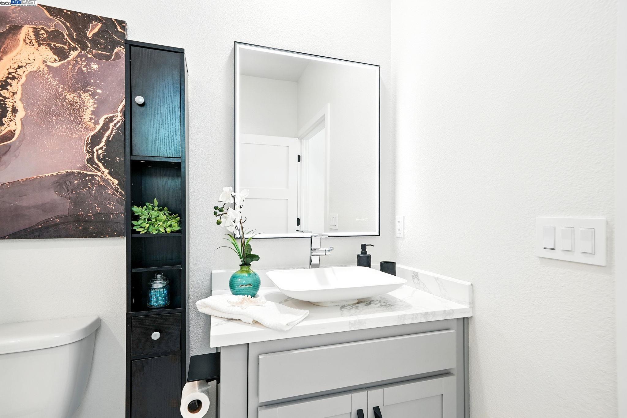Detail Gallery Image 9 of 40 For 25243 Villager Ln, Hayward,  CA 94544 - 4 Beds | 3/1 Baths
