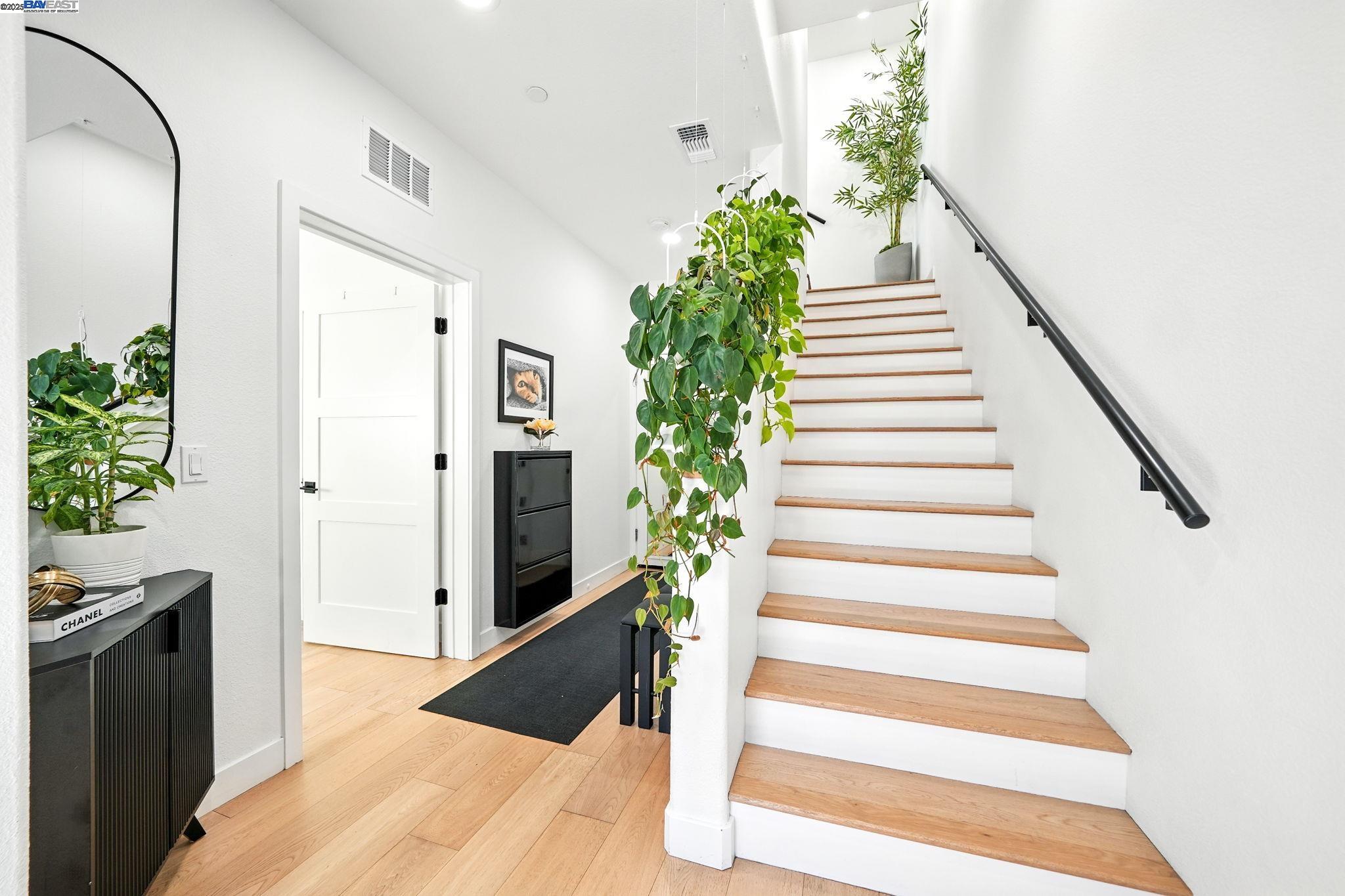 Detail Gallery Image 10 of 40 For 25243 Villager Ln, Hayward,  CA 94544 - 4 Beds | 3/1 Baths