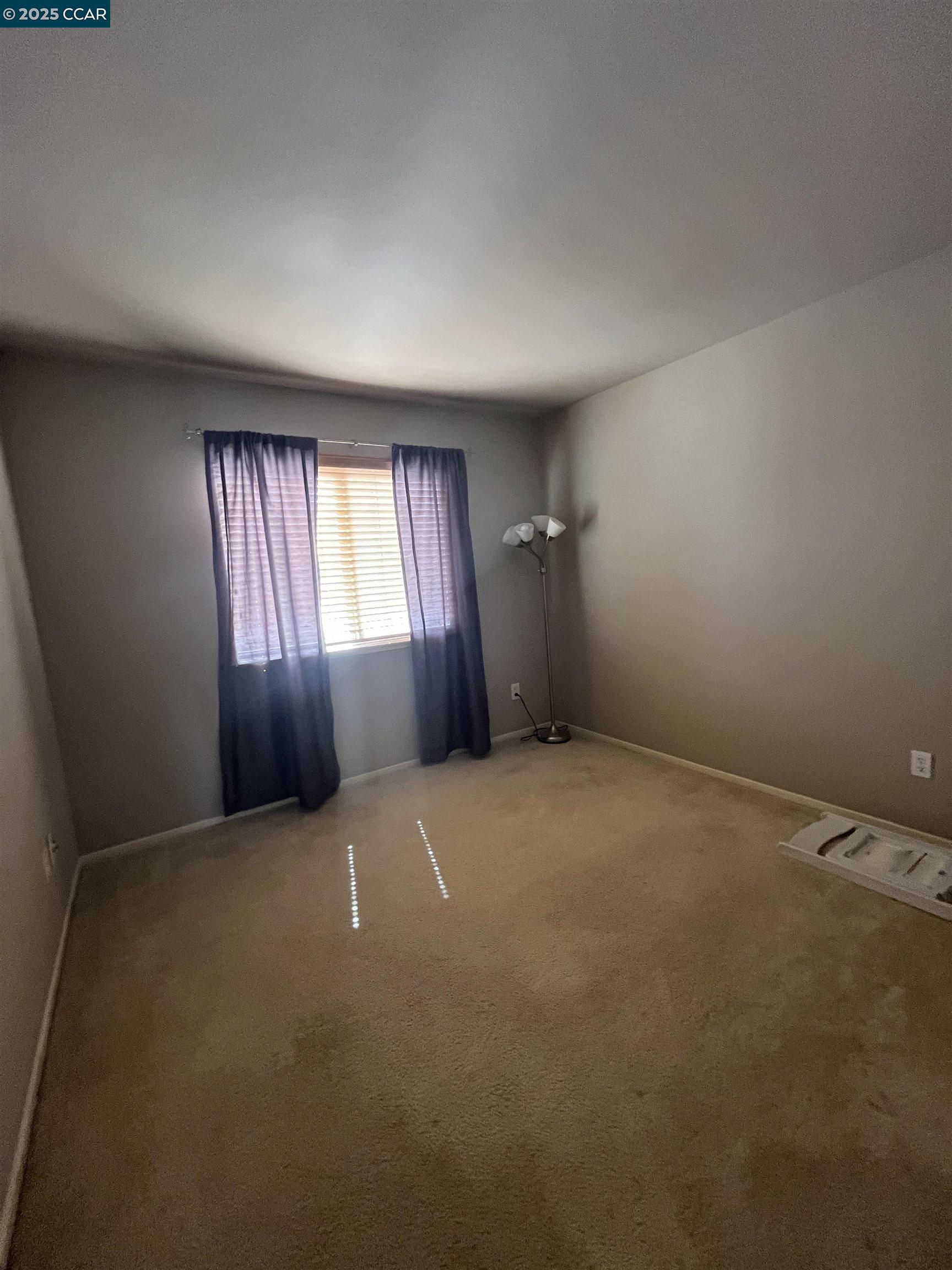 Detail Gallery Image 11 of 21 For 1214 Dover Ln, Tracy,  CA 95377 - 5 Beds | 2/1 Baths