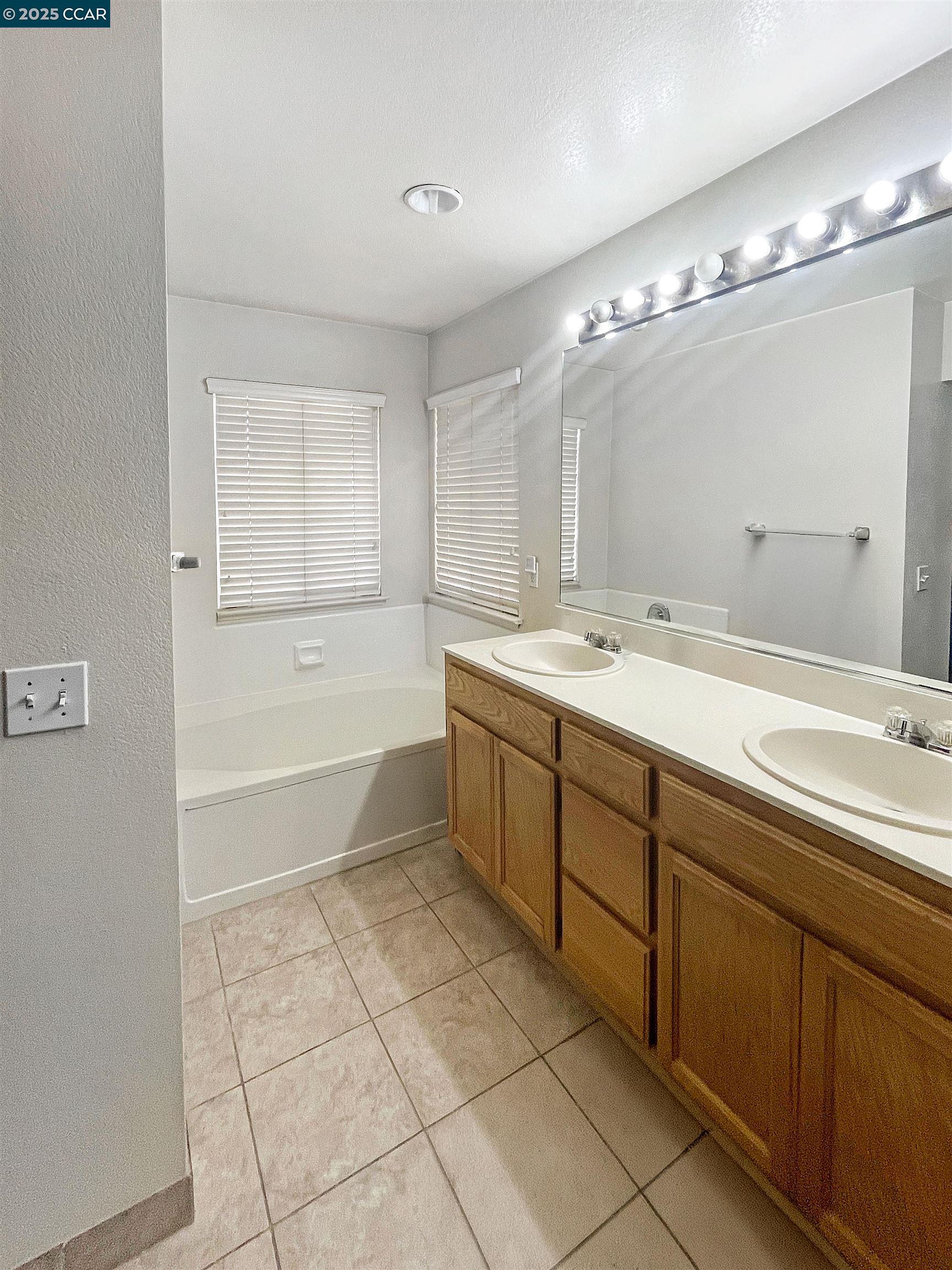 Detail Gallery Image 17 of 21 For 1214 Dover Ln, Tracy,  CA 95377 - 5 Beds | 2/1 Baths