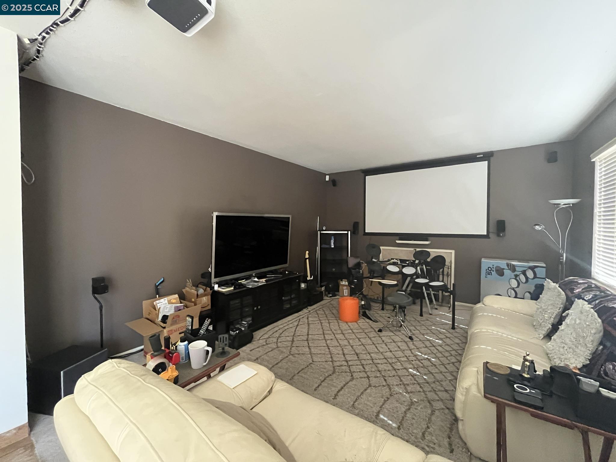 Detail Gallery Image 7 of 21 For 1214 Dover Ln, Tracy,  CA 95377 - 5 Beds | 2/1 Baths